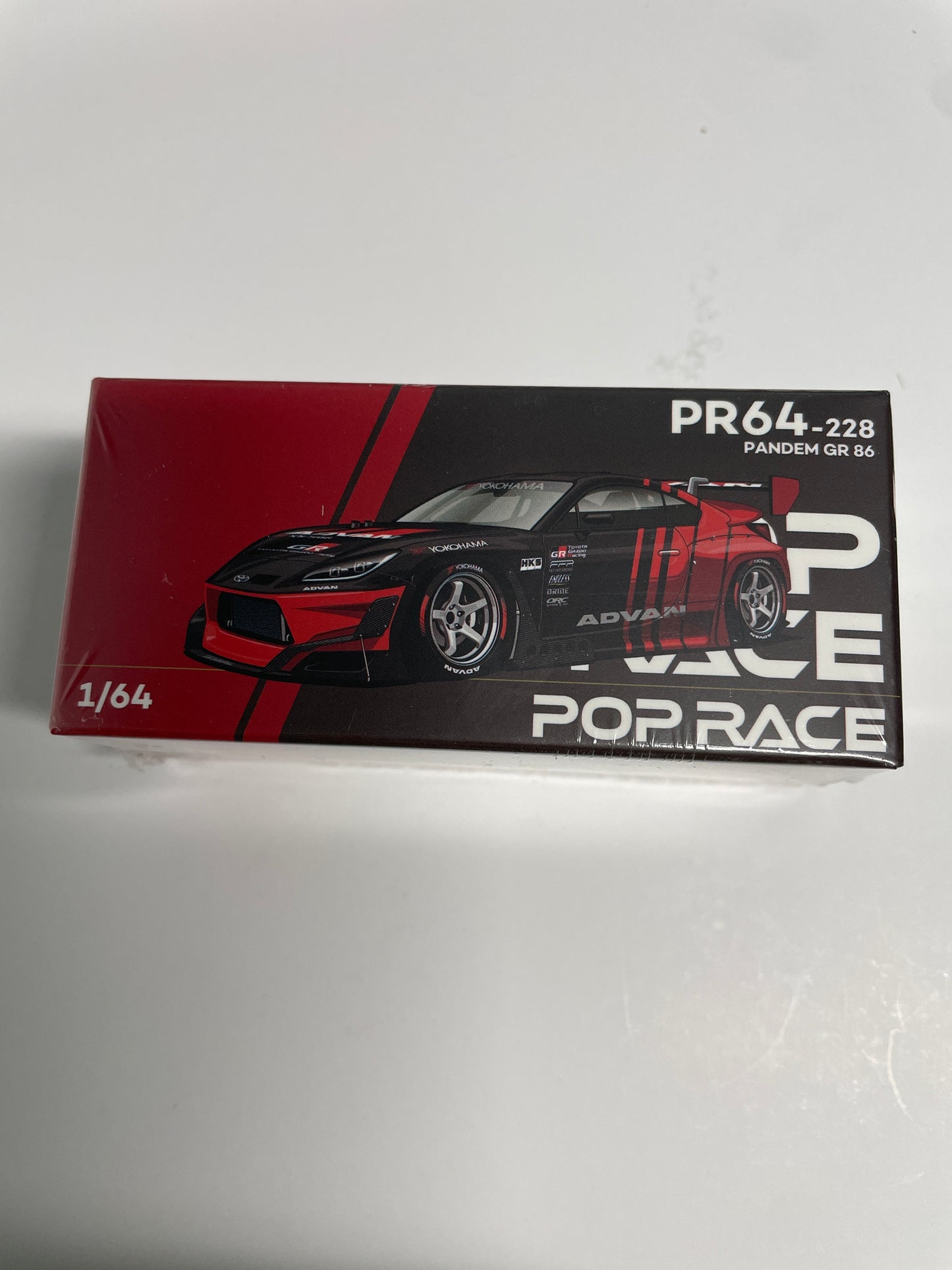Pop Race 1/64 Pandem GR Toyota 86 Advan Red & Black - PR64-0228