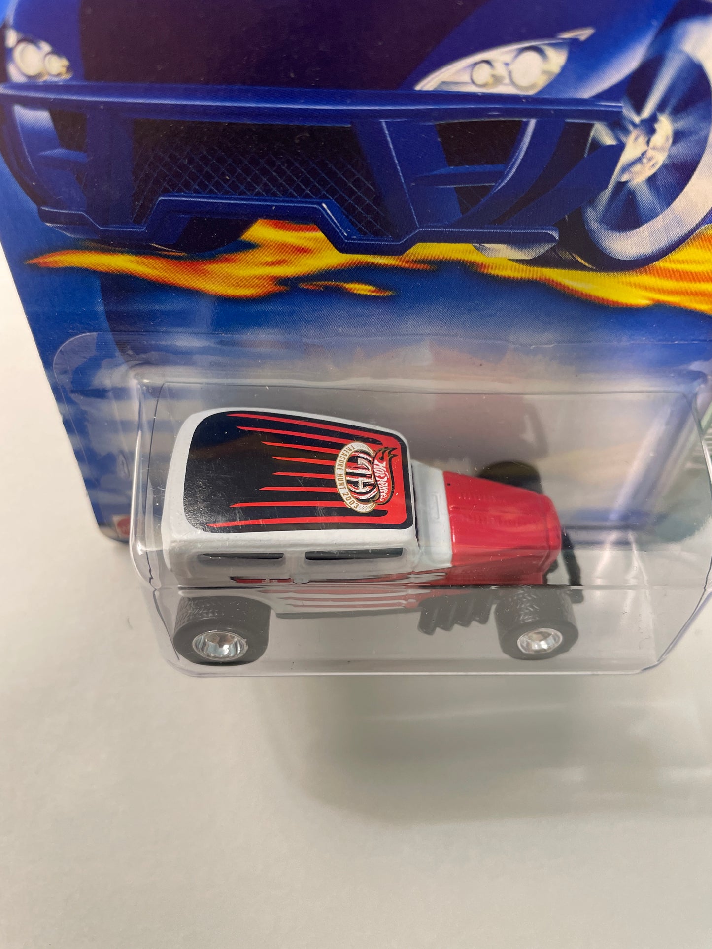 Hot Wheels 1/64 Treasure Hunt Midnight Otto White & Red