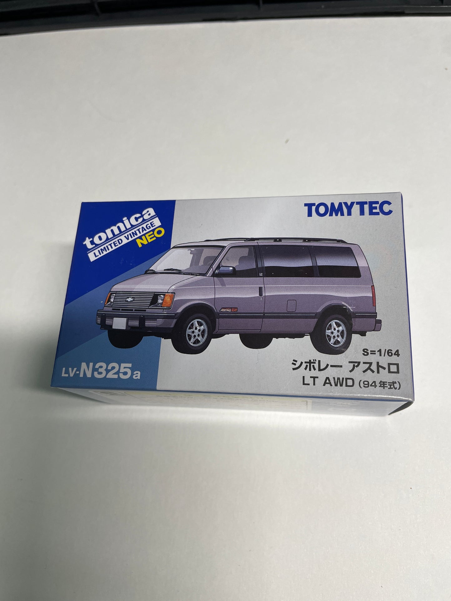 Tomica Limited Vintage Neo 1/64 LV-N325a Chevrolet Astro LT AWD 1994 Grey