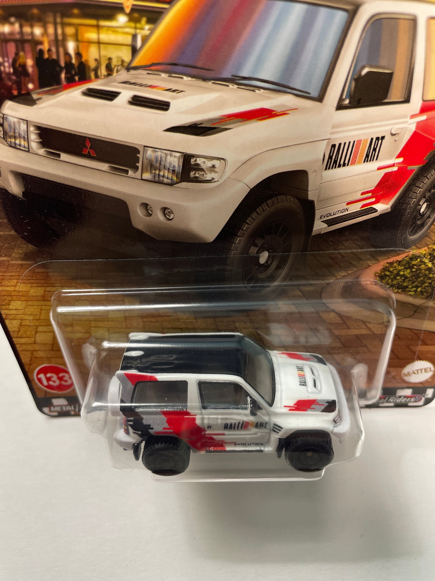 Hot Wheels 1/64 2025 Boulevard Mix D Mitsubishi Pajero Evolution White - JBL26