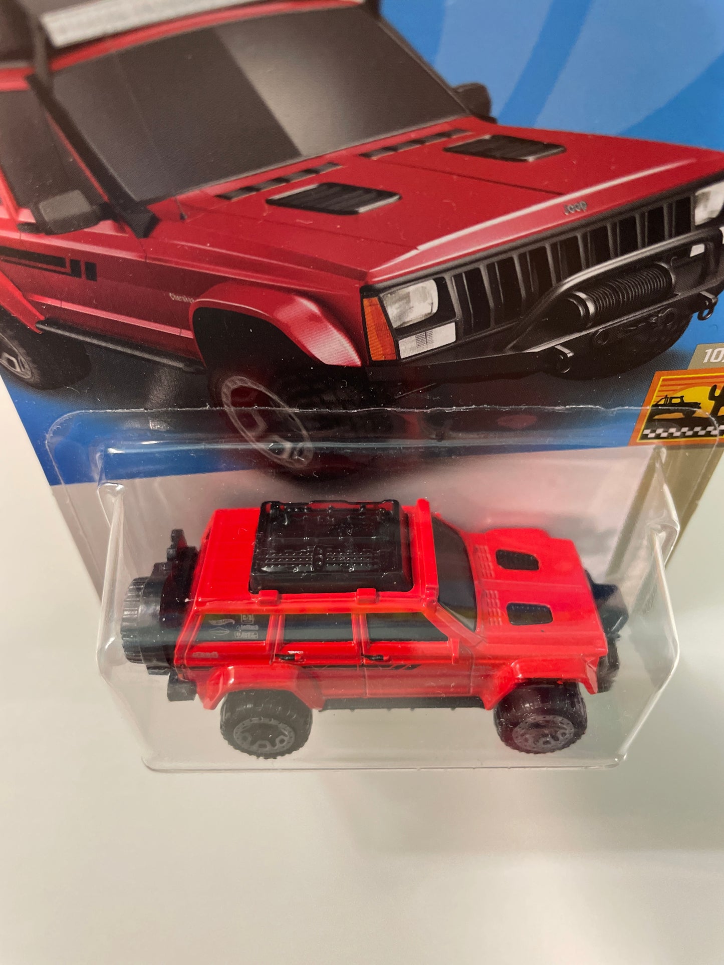 Hot Wheels 1/64 ‘95 Jeep Cherokee Red - Damaged Box