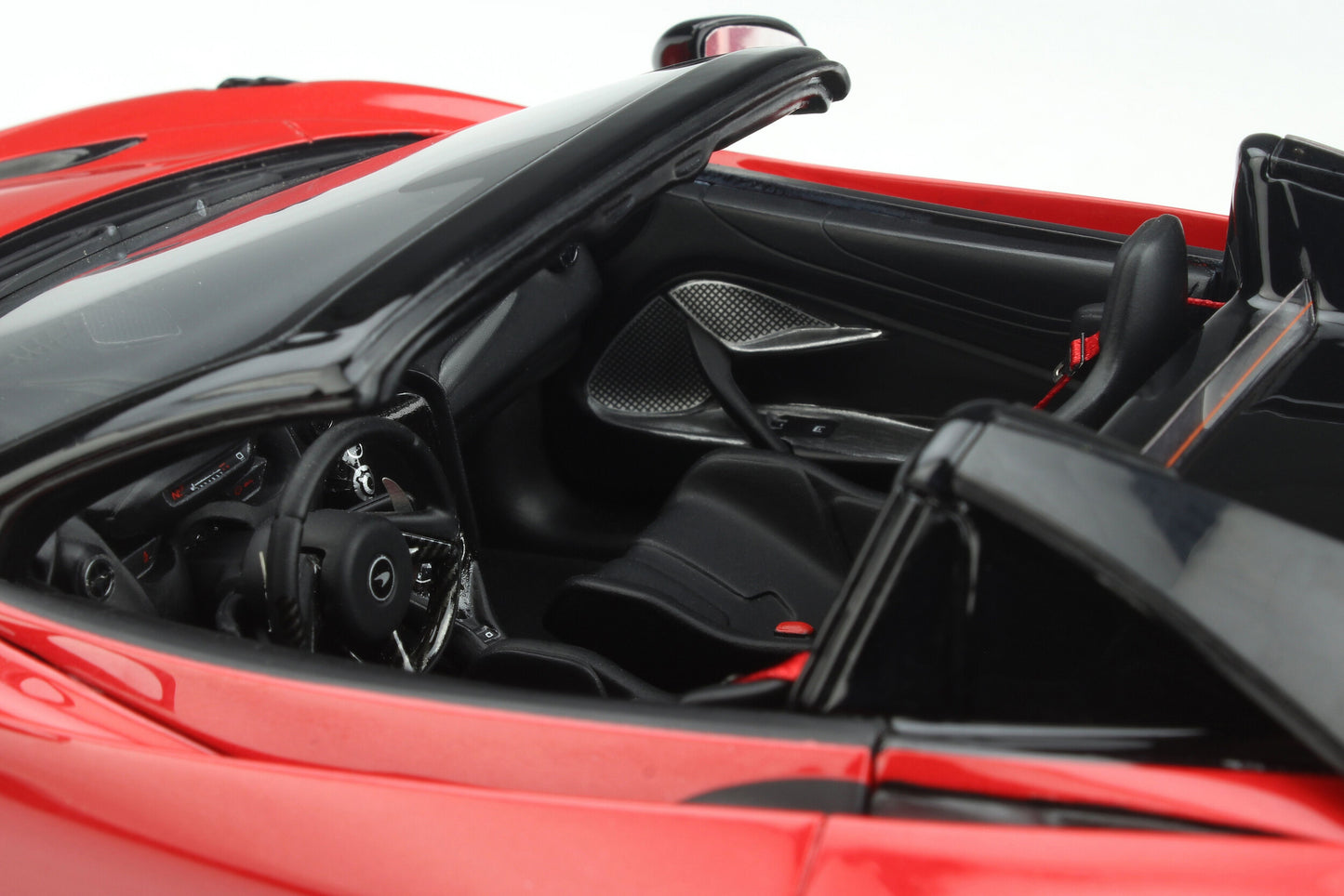 GT Spirit 1/18 McLaren 765 LT Spider Red