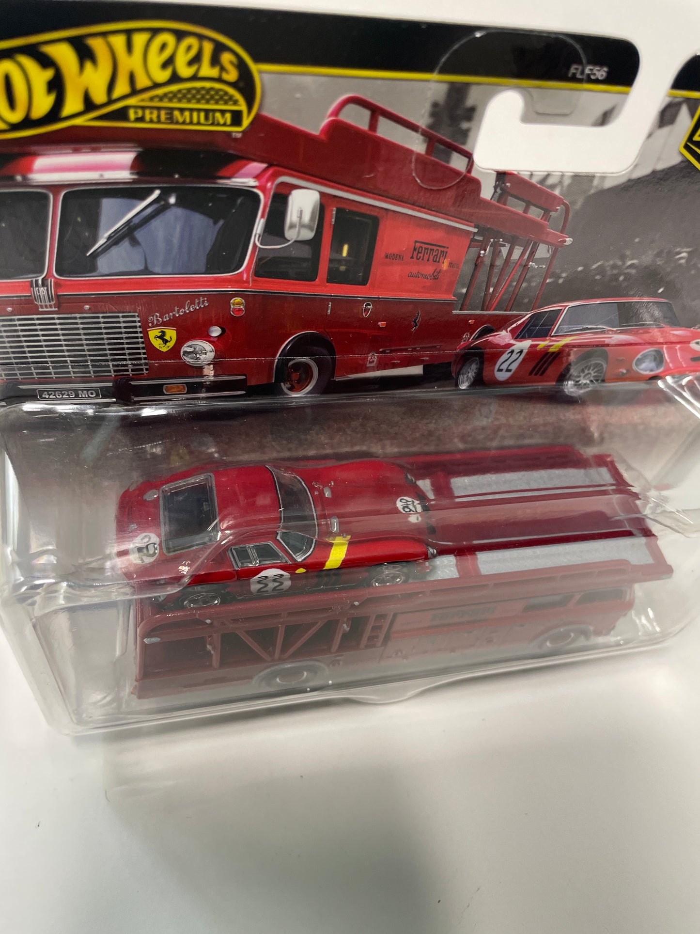 Hot Wheels 1/64 Car Culture Team Transport Ferrari 250 GTO & Fiat 642 RN2 Bartoletti Transporter Red - JBM37 - Damaged Box