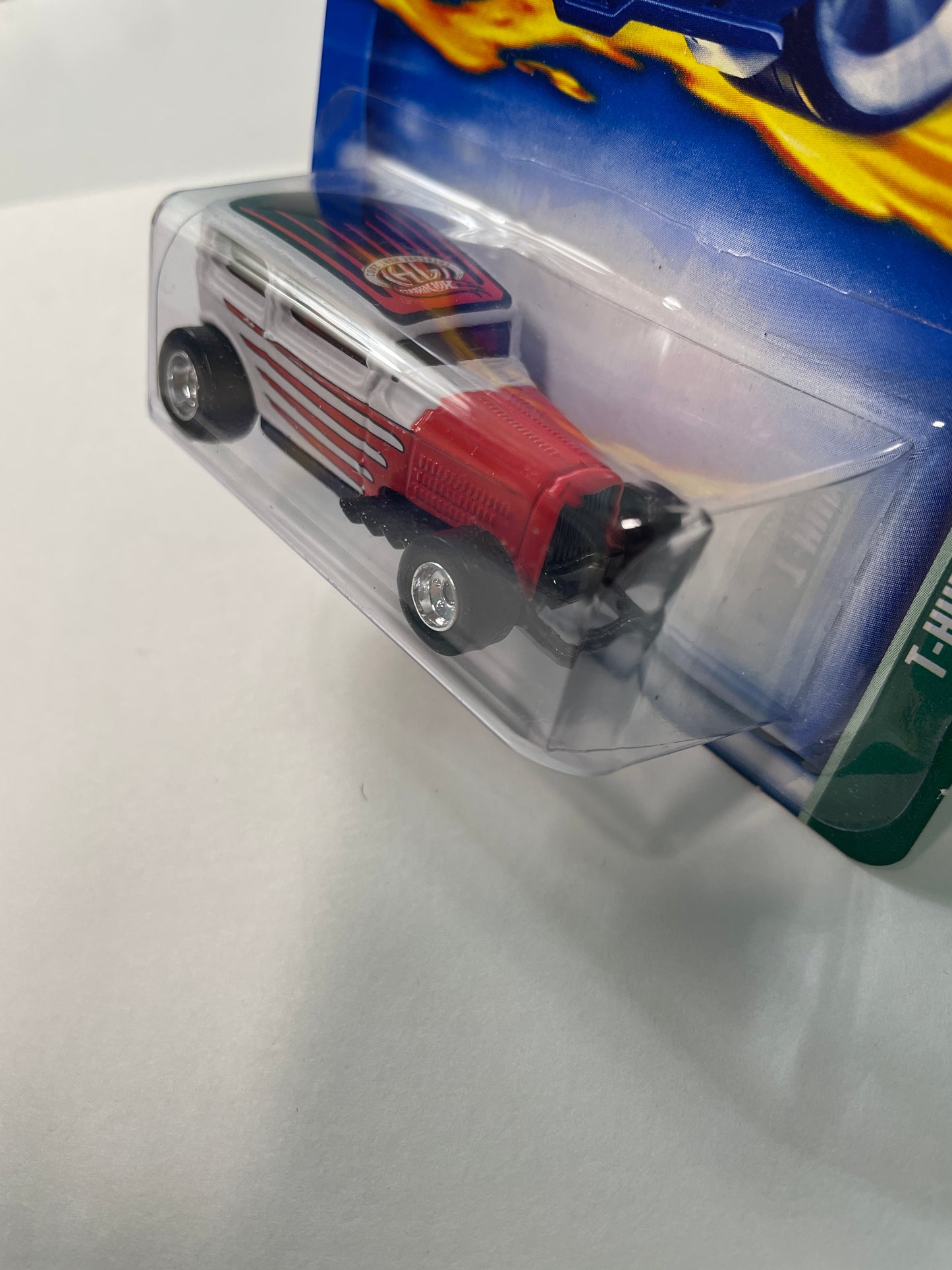 Hot Wheels 1/64 Treasure Hunt Midnight Otto White & Red