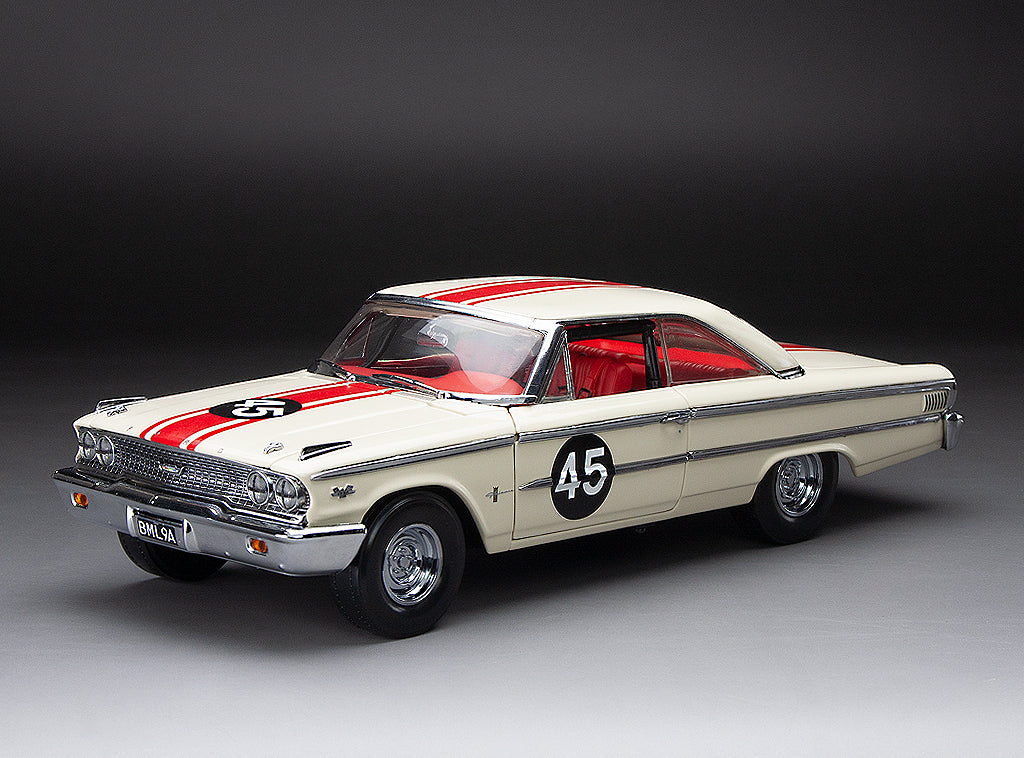 1/18 Sunstar 1963 Ford Galaxie 500/XL Racing #45 Jack Sears