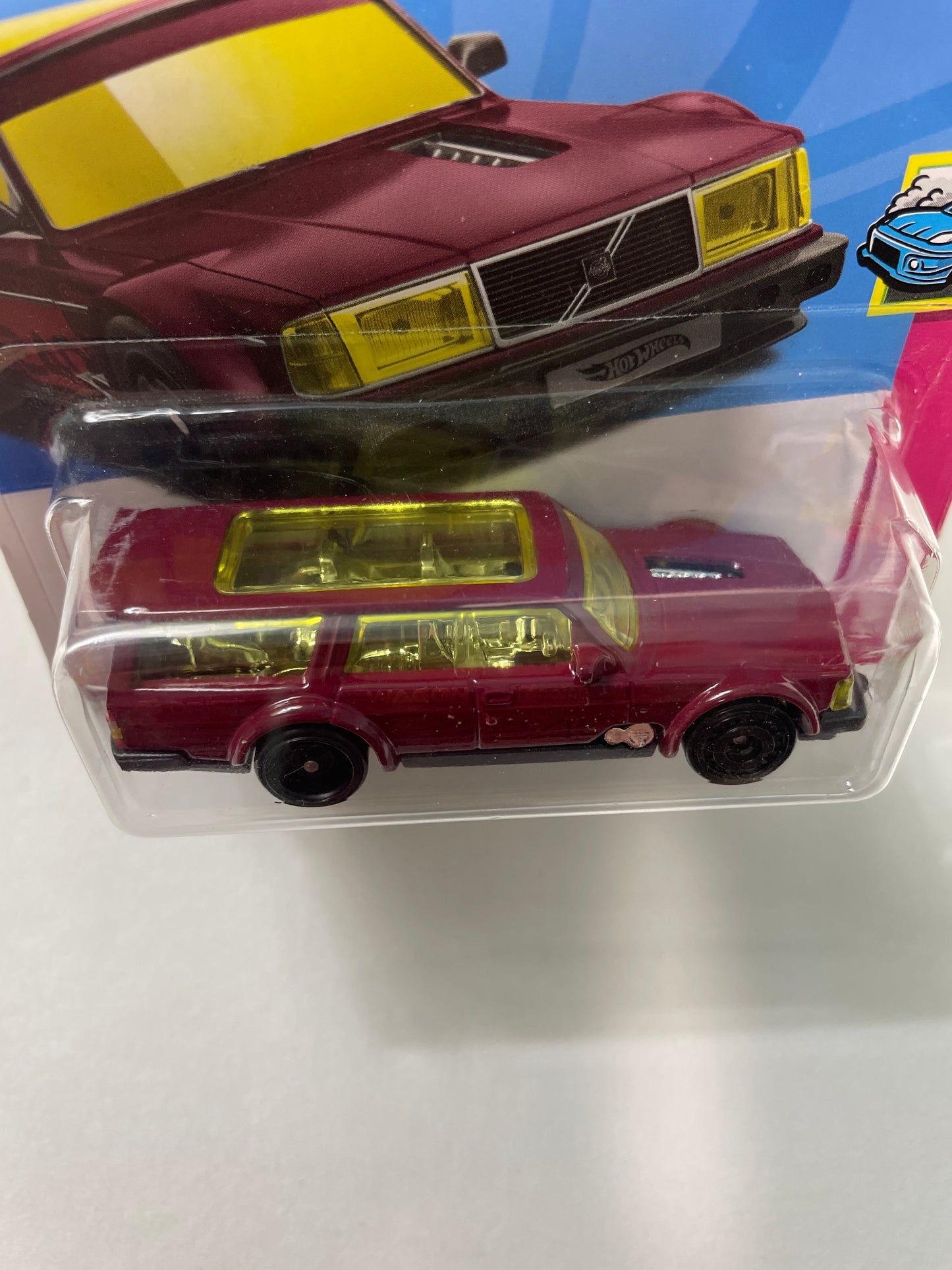 Hot Wheels 1/64 Volvo 240 Drift Wagon Short Card Red