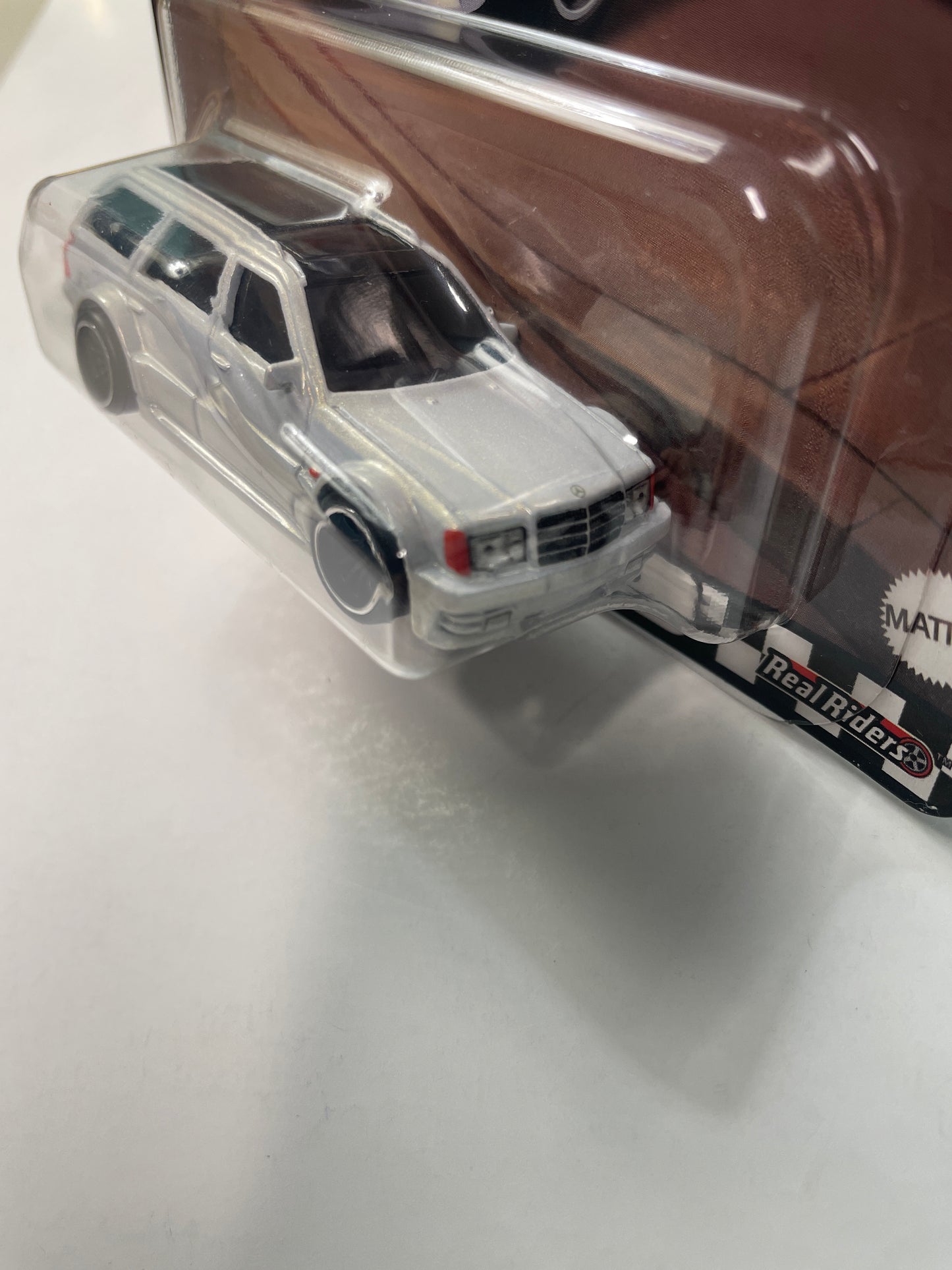Hot Wheels 1/64 Boulevard Mix Z Mercedes-Benz E 36 AMG White