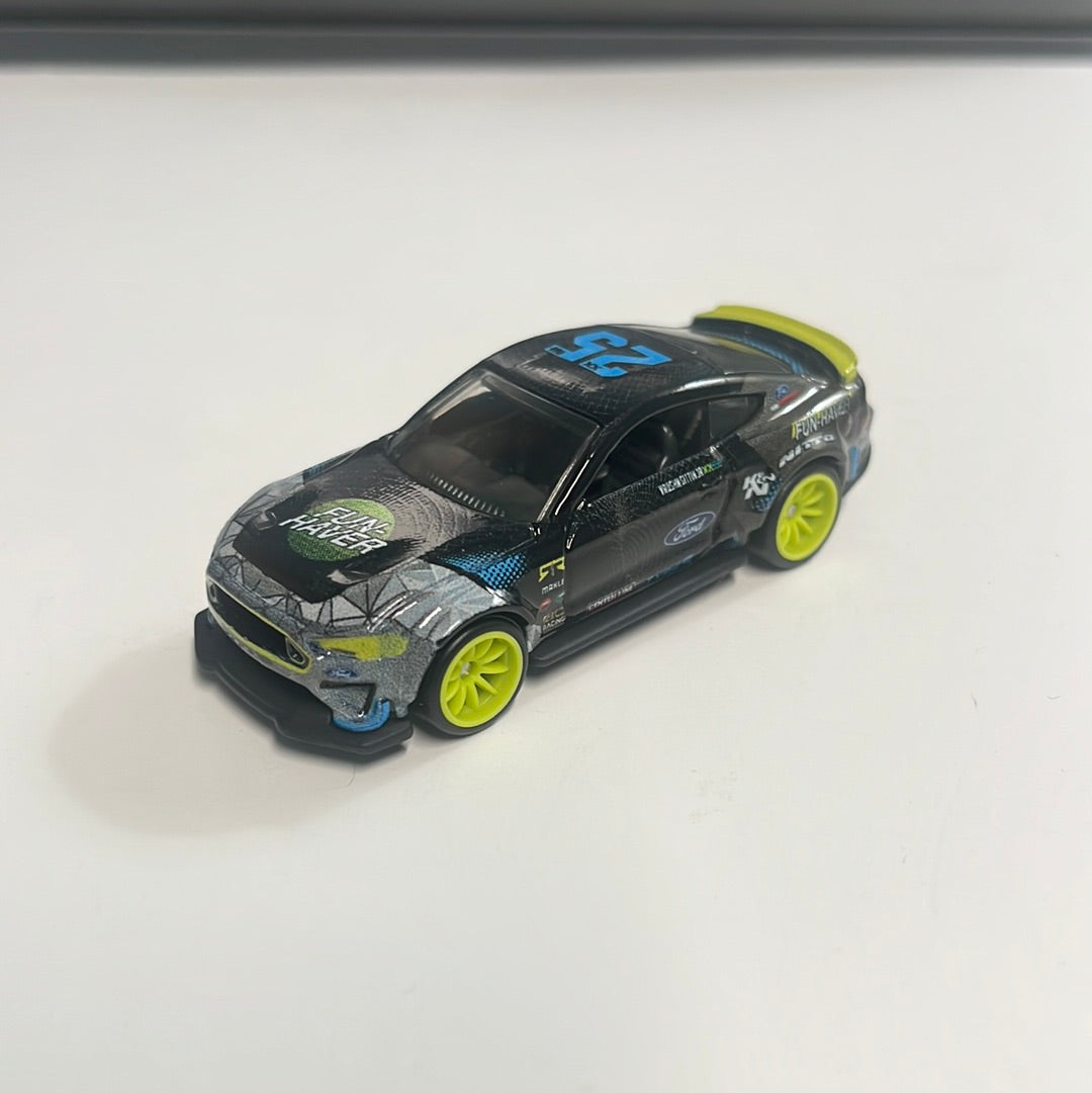 Hot Wheels Car Culture Circuit Legends BMW E39 M5 – Mattel Creations