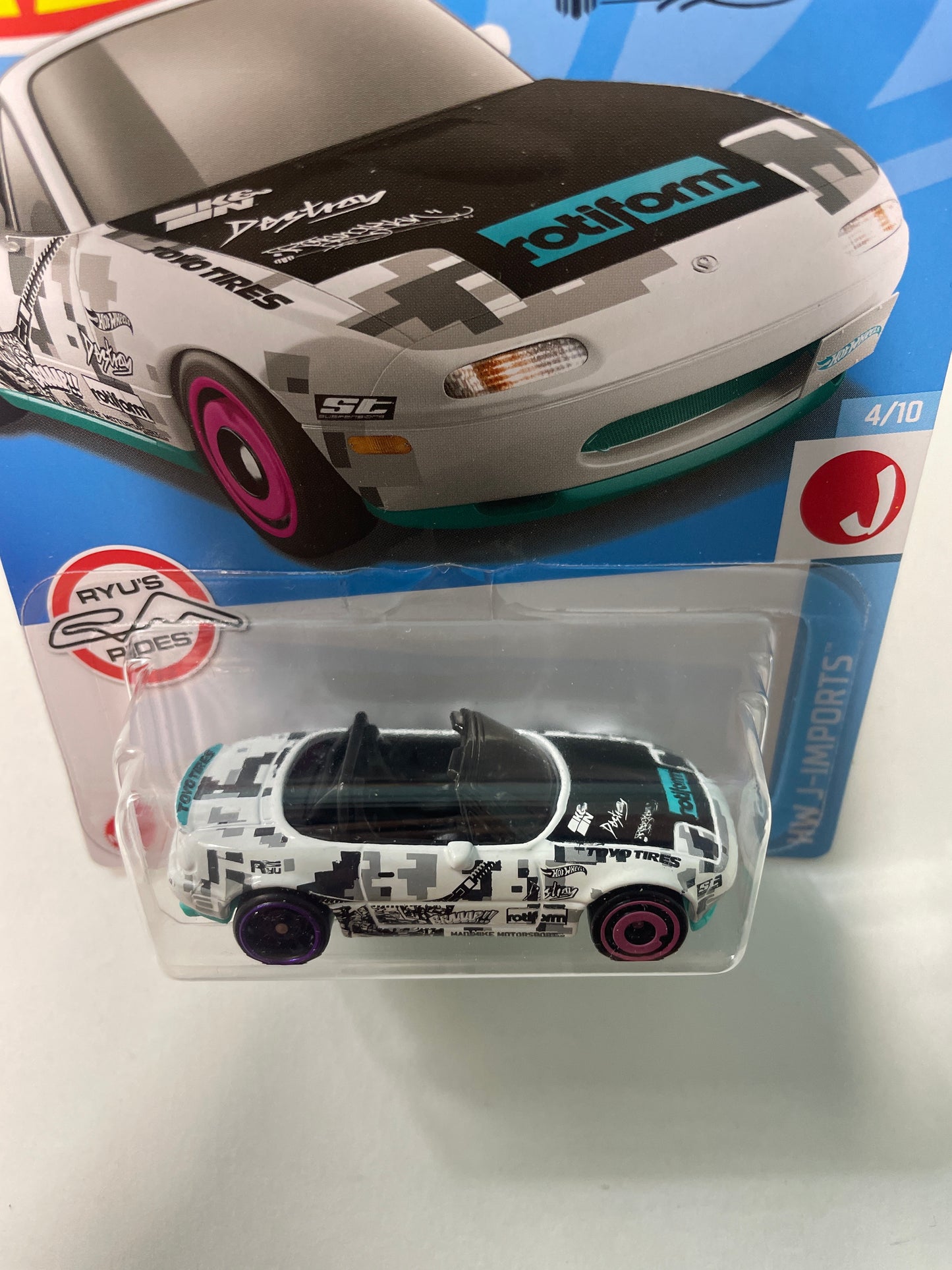 Hot Wheels 1/64 Mad Mike ‘91 Mazda MX-5 Miata White