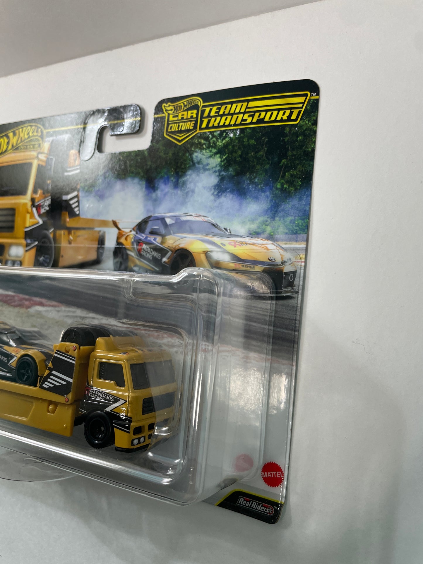 Hot Wheels 1/64 Car Culture Team Transport '20 Toyota Gr Supra & Fleet Street Yellow - JHX87 - Damaged Box