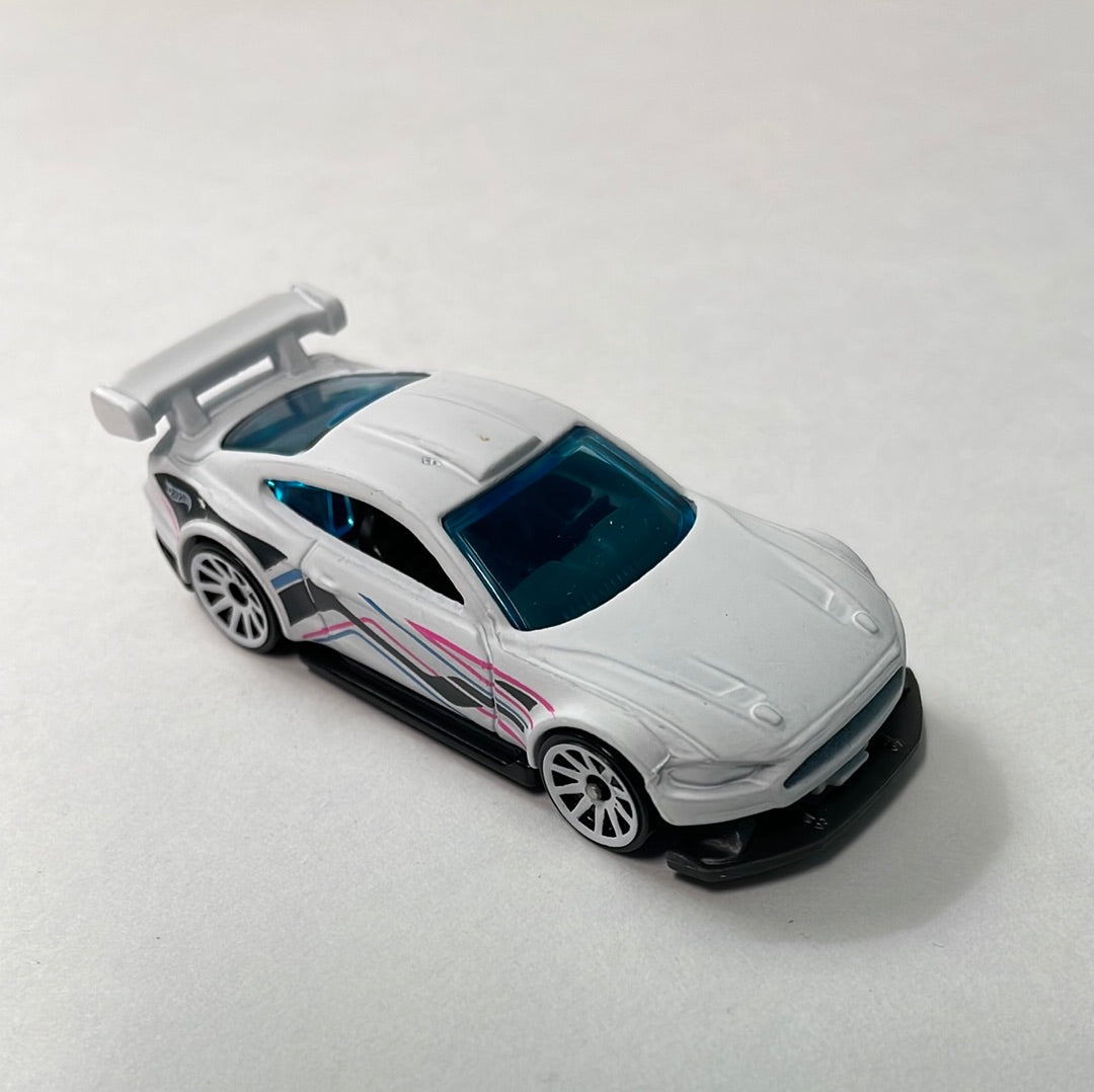 *Loose* Hot Wheels 1/64 5 Pack Exclusive Custom ‘18 Ford Mustang GT White