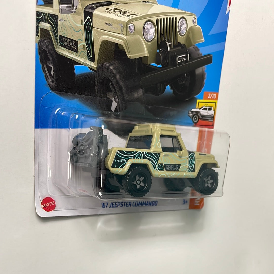 Hot Wheels 1/64 ‘67 Jeepster Commando Green