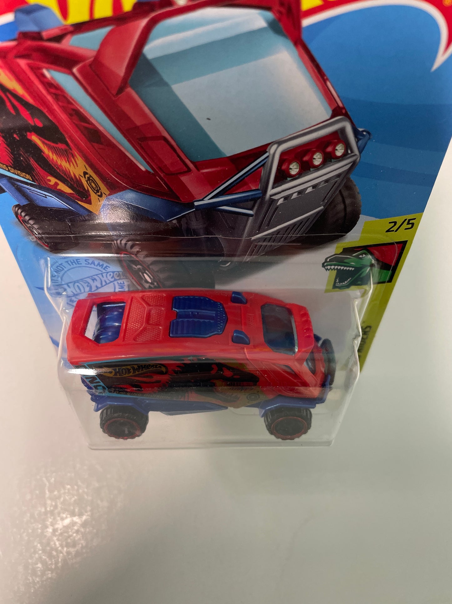 Hot Wheels 1/64 Aero Pod Blue & Red
