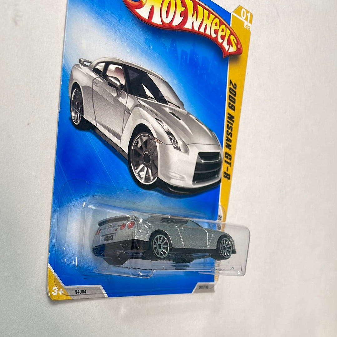 ホットウィール　2009 ニッサン　GT-R　・ディナーカー ホットウィール 2009 ニッサン GT-R ・ディナーカー - メルカリ