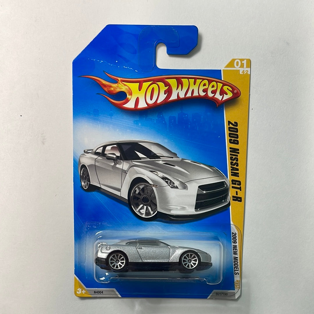 ホットウィール　2009 NISSAN GT-R Hot Wheels 2009 Nissan GT-R Silver Damaged Card – Flipn Diecast
