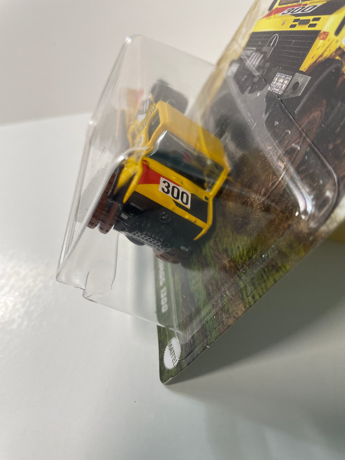 Hot Wheels 1/64 Mud Runners Mercedes-Benz Unimog 1300 Yellow