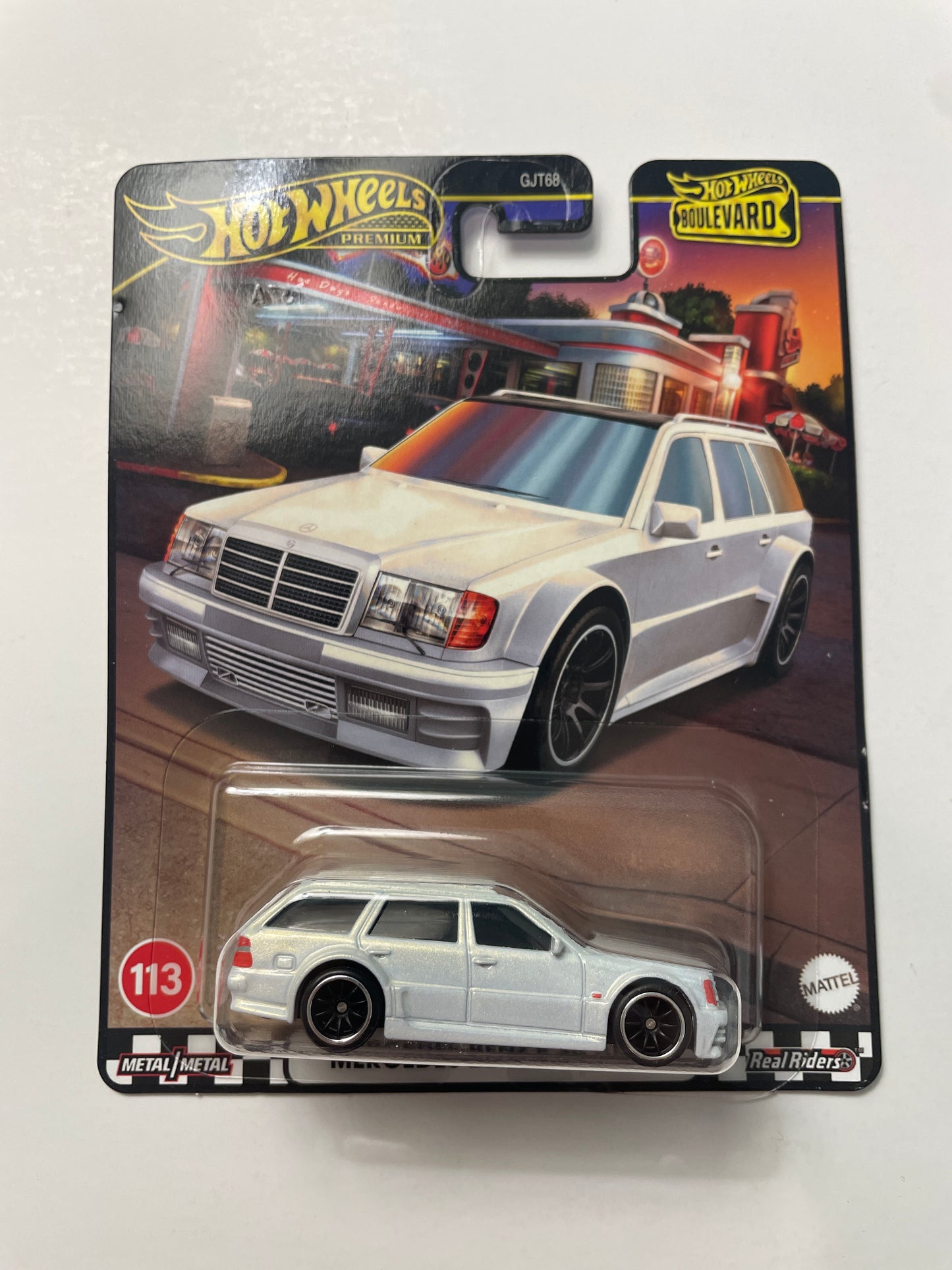 Hot Wheels 1/64 Boulevard Mix Z Mercedes-Benz E 36 AMG White