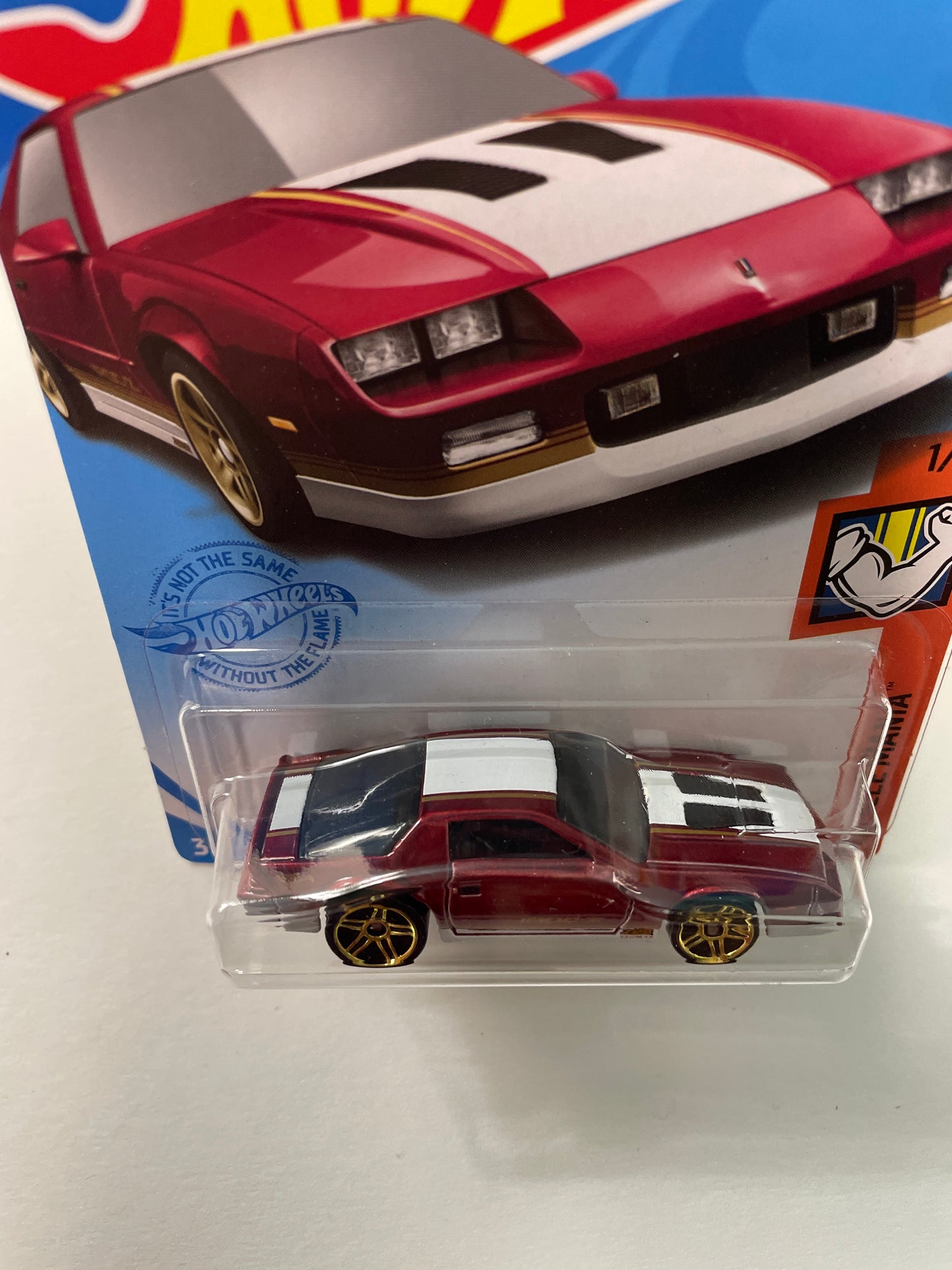 Hot Wheels 1/64 ‘85 Chevrolet Camaro Iroc-Z Red - Damaged Box