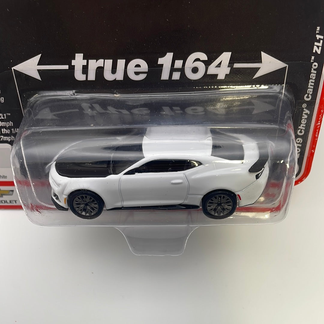 Auto World 1/64 Modern Muscle Version B 2019 Chevy Camaro ZL1 Summit White