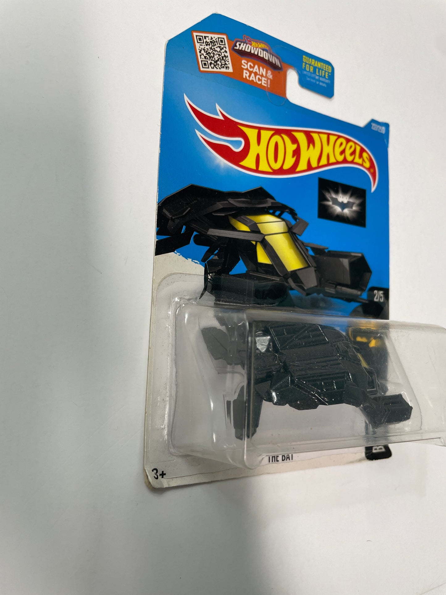 Hot Wheels 1/64 Batman The Bat Black & Yellow - Damaged Card