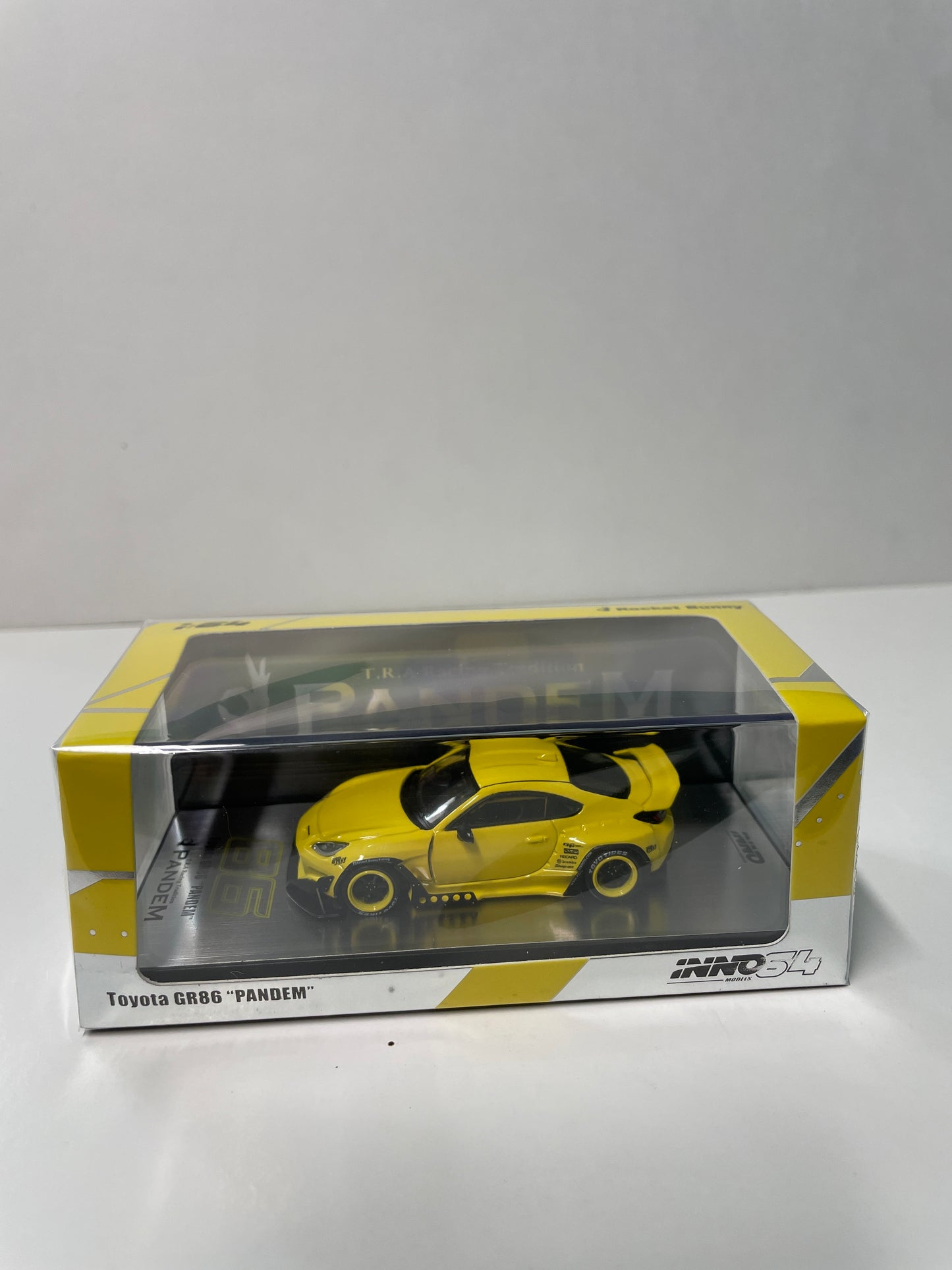 Inno64 1/64 Toyota GR86 "Pandem" Yellow
