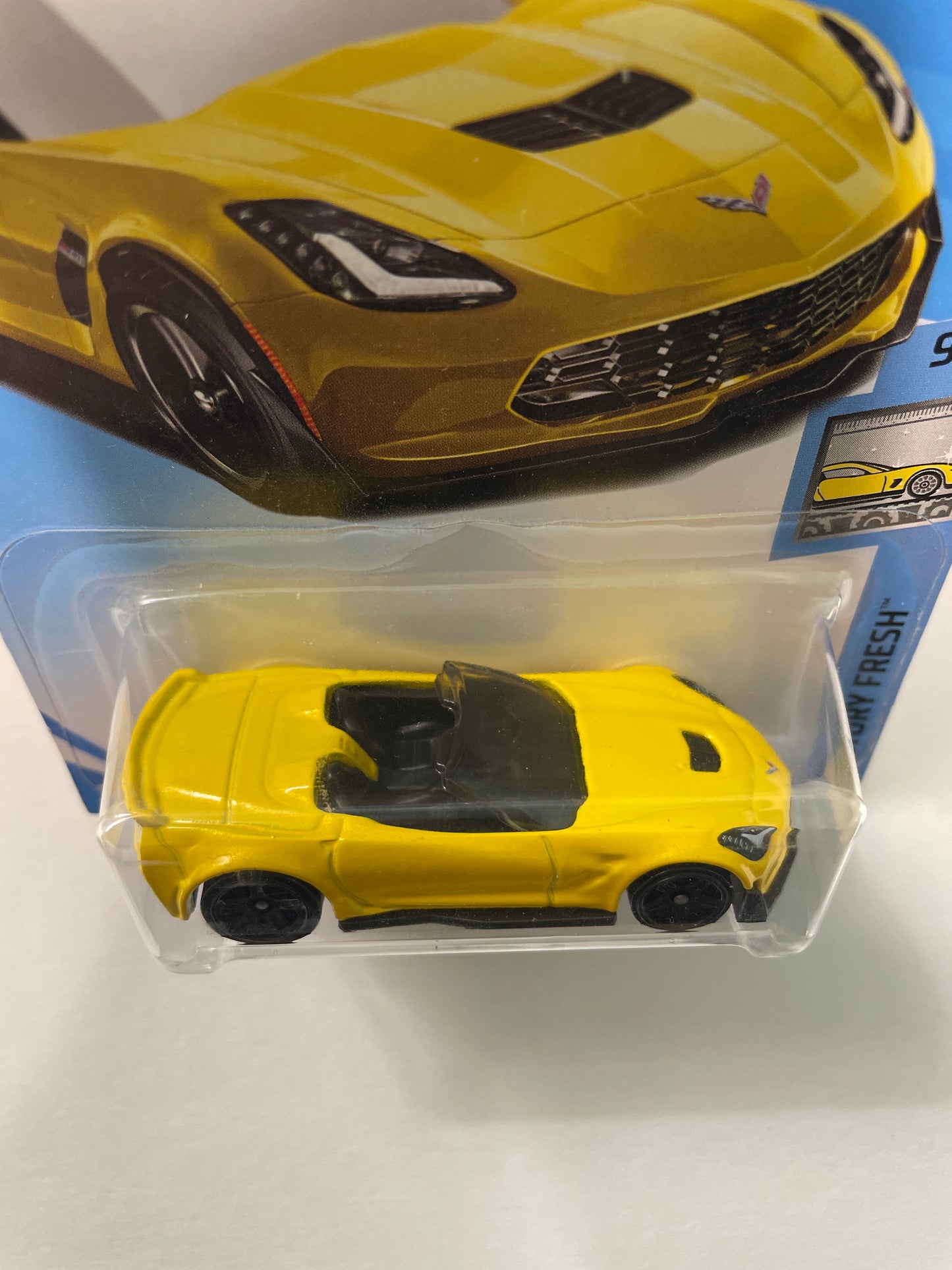 Hot Wheels 1/64 Corvette C7 Z06 Convertible Yellow - Damaged Box