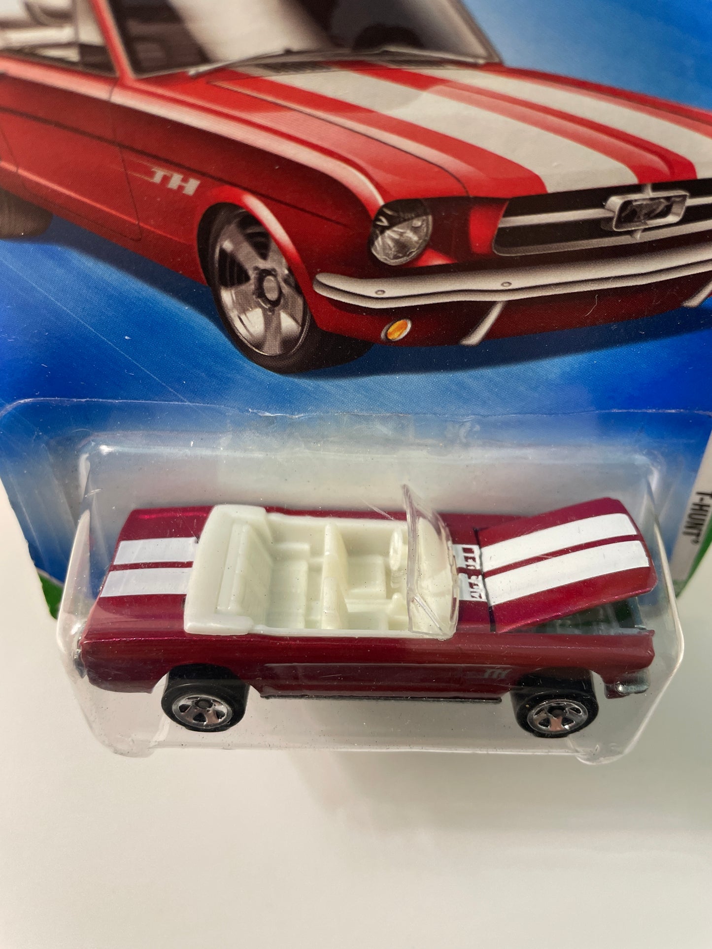 Hot Wheels 1/64 Treasure Hunt Ford Mustang Red - damaged card