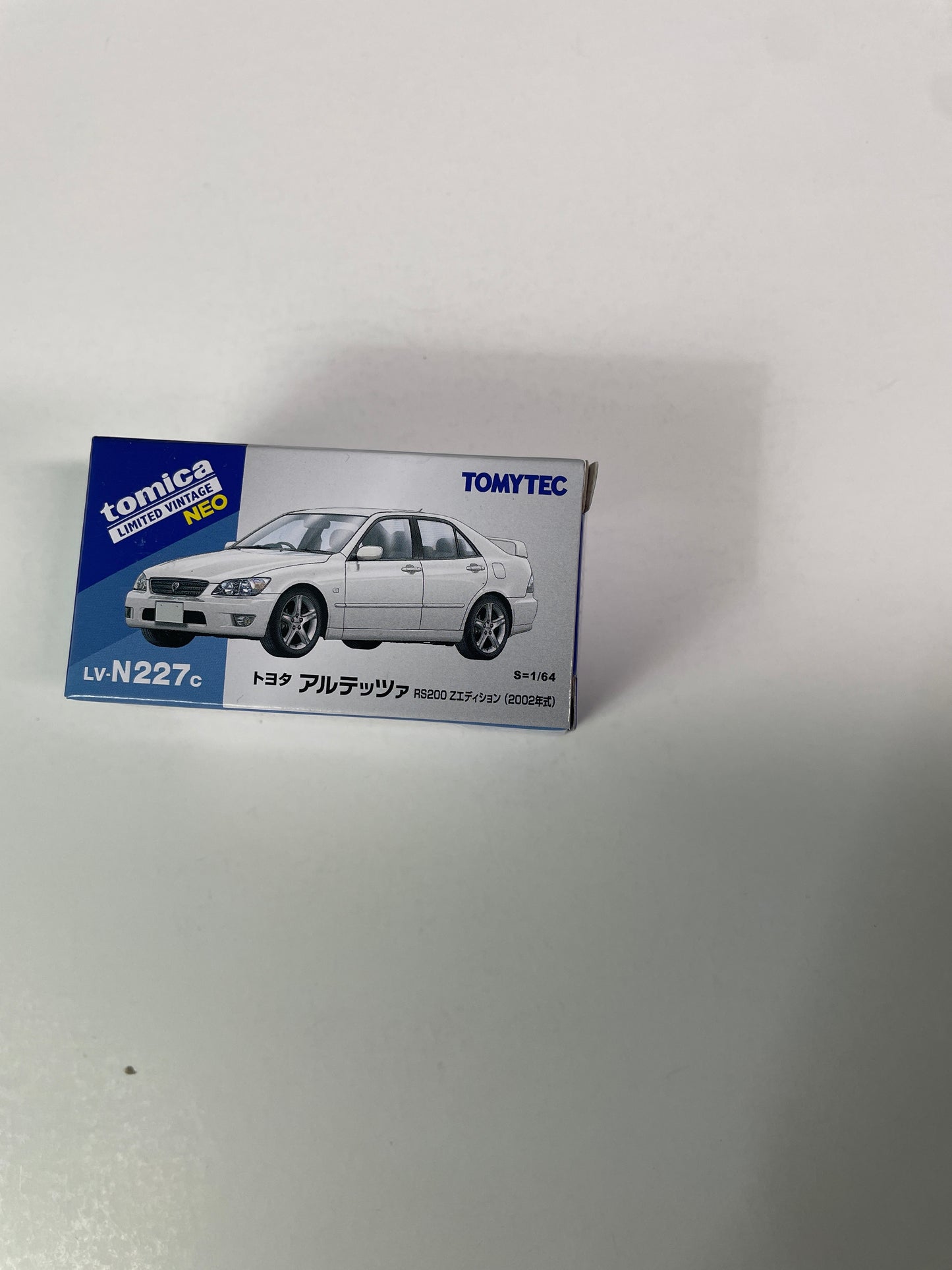 Tomica Limited Vintage Neo 1/64 LV-N227c Toyota Altezza RS200 Z Edition 2002 White - Damaged Box