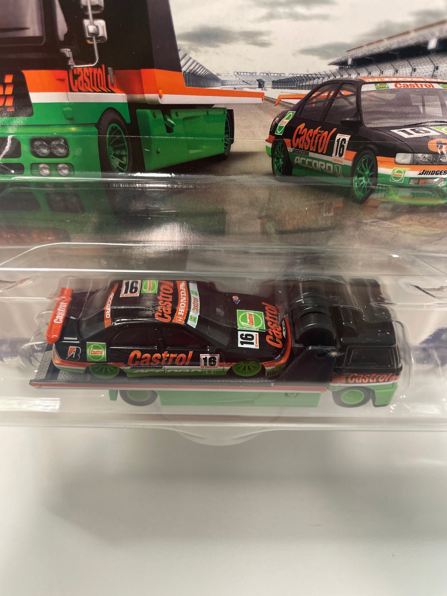 Hot Wheels 1/64 Car Culture Team Transport ‘96 Honda Accord w/ Fleet Street Green & Black - Damaged Card