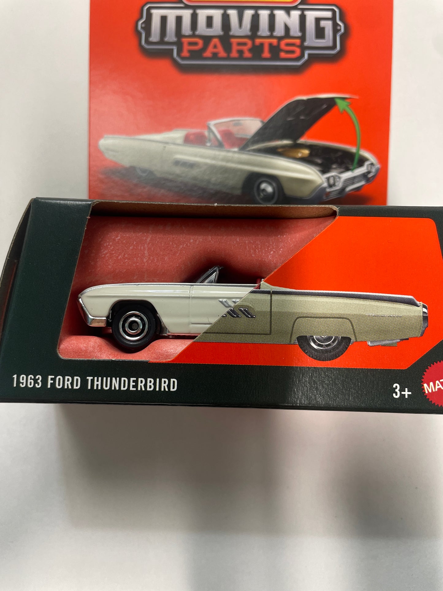 Matchbox 1/64 Moving Parts 1963 Ford Thunderbird White - JHV64