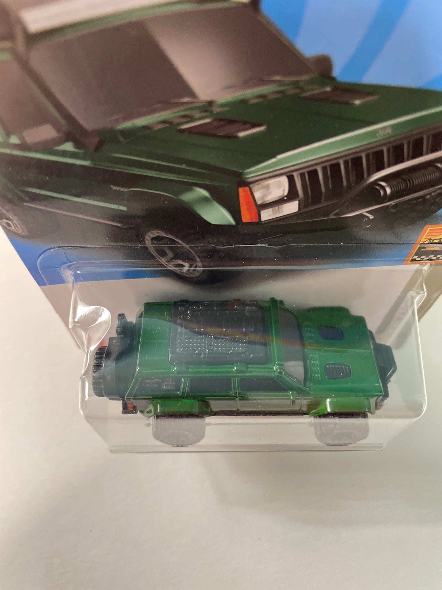 Hot Wheels 1/64 ‘95 Jeep Cherokee Green - Damaged Box