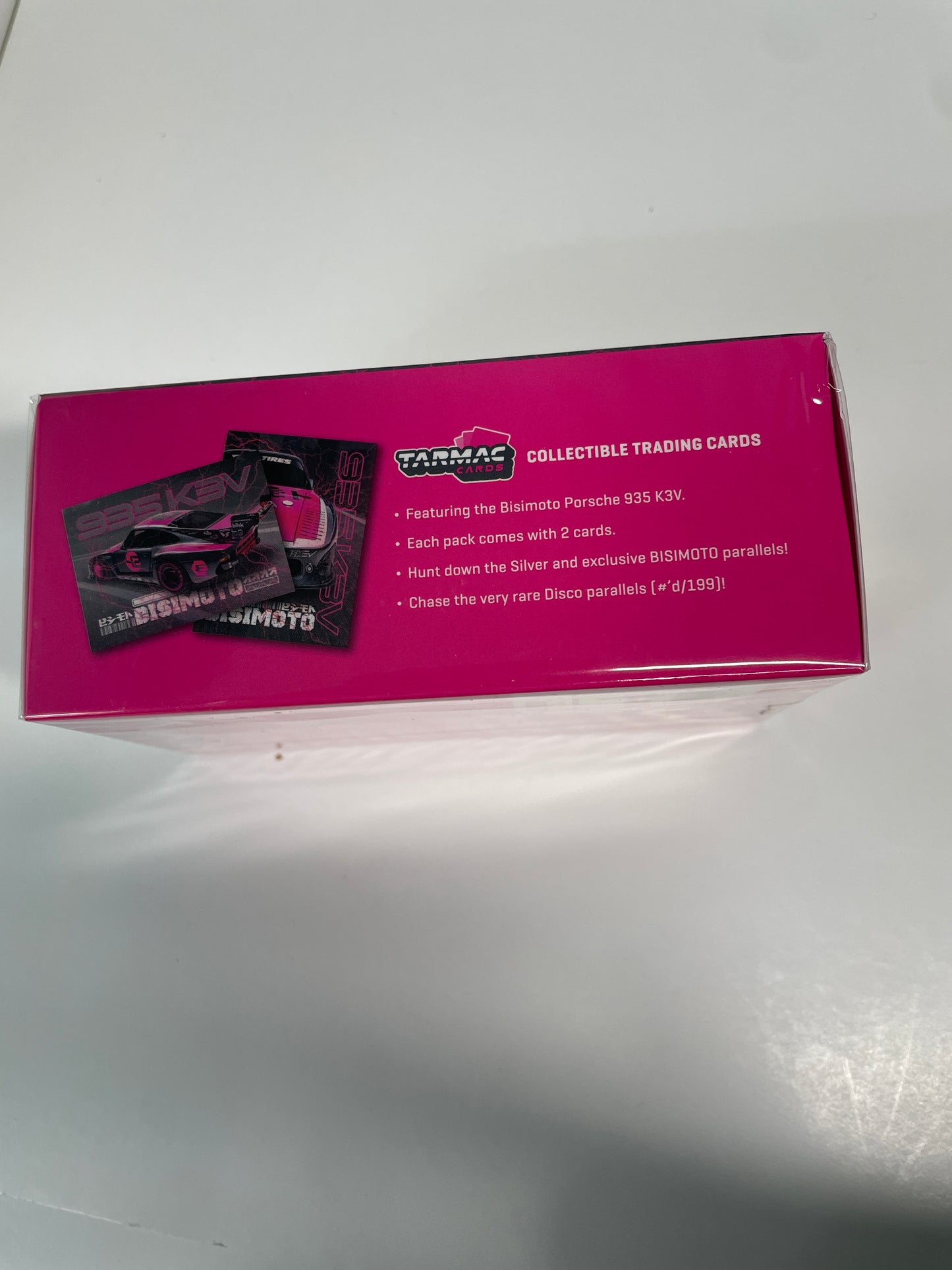 Tarmac Works x iXO Models 1/64 Bisimoto Porsche 935 K3V with Tarmac Cards Combo Set Pink - T64-079-K3V- HOBBY64