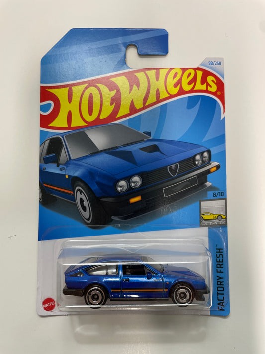 Hot Wheels 1/64 Alfa Romeo GTV6 3.0 Blue - Damaged Card