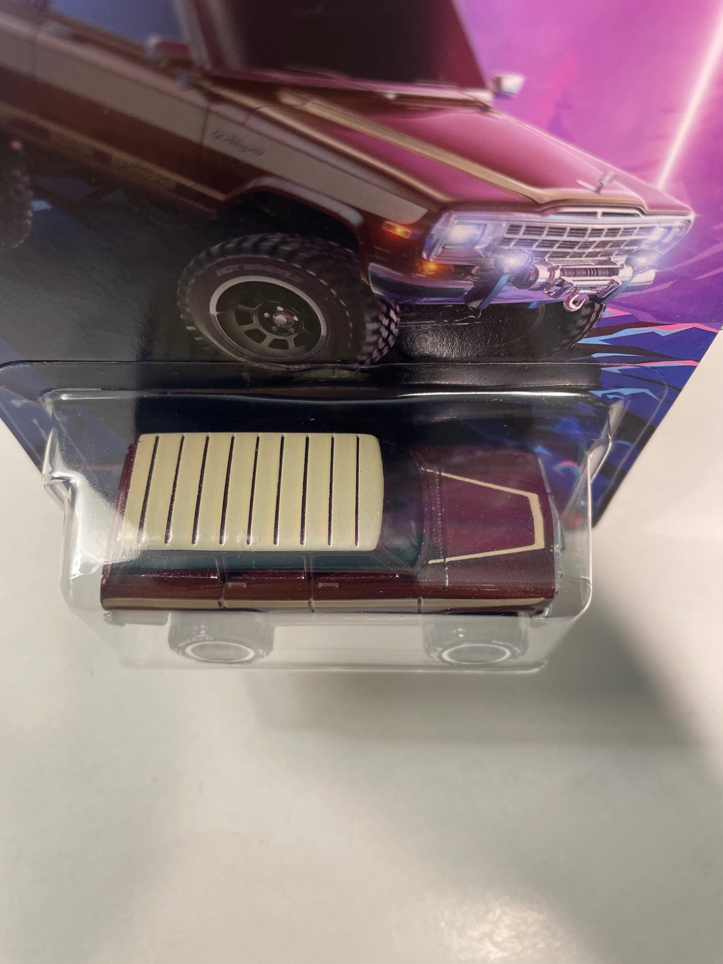 Hot Wheels 1/64 Tubular Trucks 1988 Jeep Wagoneer Red - Damaged Card