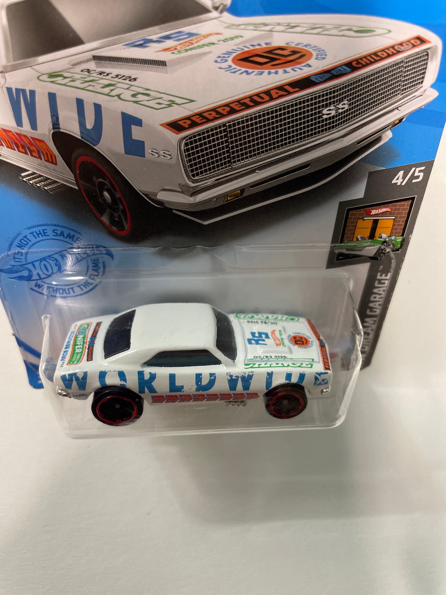Hot Wheels 1/64 ‘67 Chevrolet Camaro White - Damaged Box