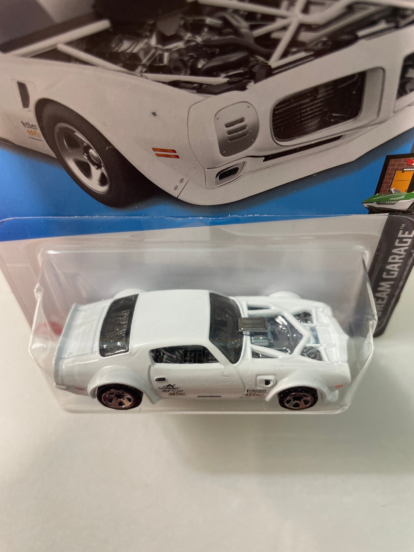 Hot Wheels 1/64 1970 Pontiac Firebird Legends Tour White