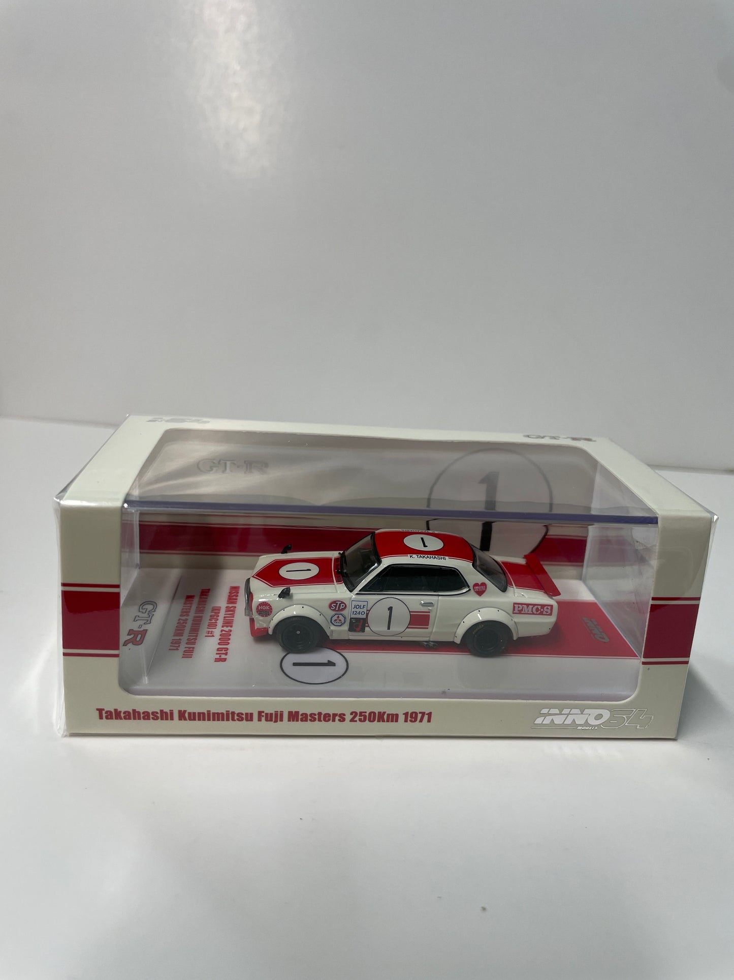 Inno64 1/64 Nissan Skyline 2000 GT-R (KPGC10) #1 Takahashi Kunimitsu Fuji Masters 250Km 1971 White & Red