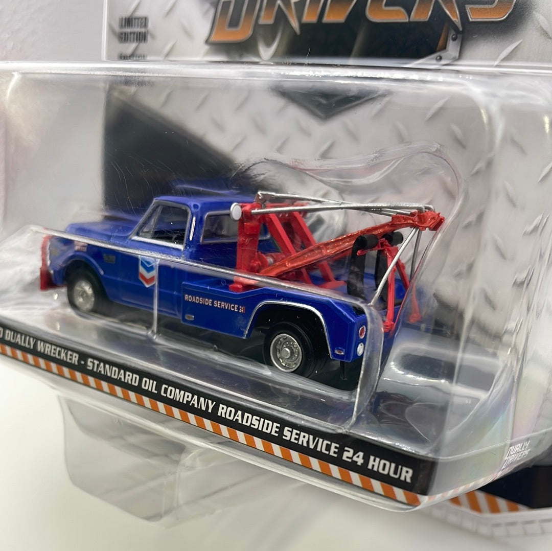 Greenlight 1/64 Dually Drivers 1969 Chevrolet C-30 Dually Wrecker - Standard Oil Company Roadside Service 24 Hour Blue