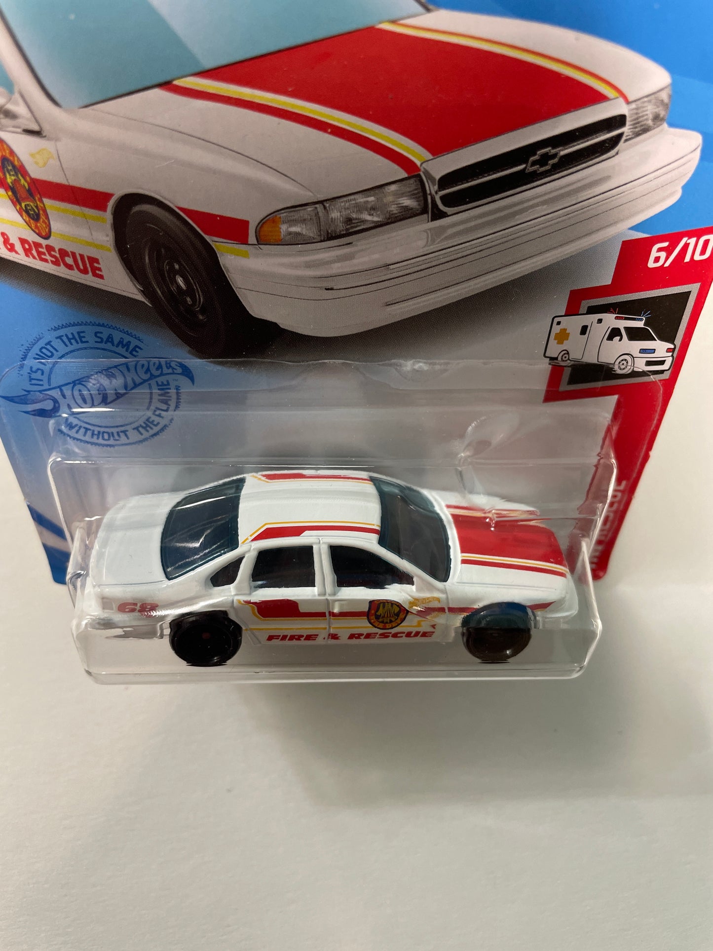 Hot Wheels 1/64 ‘96 Chevrolet Impala SS White - Damaged Box