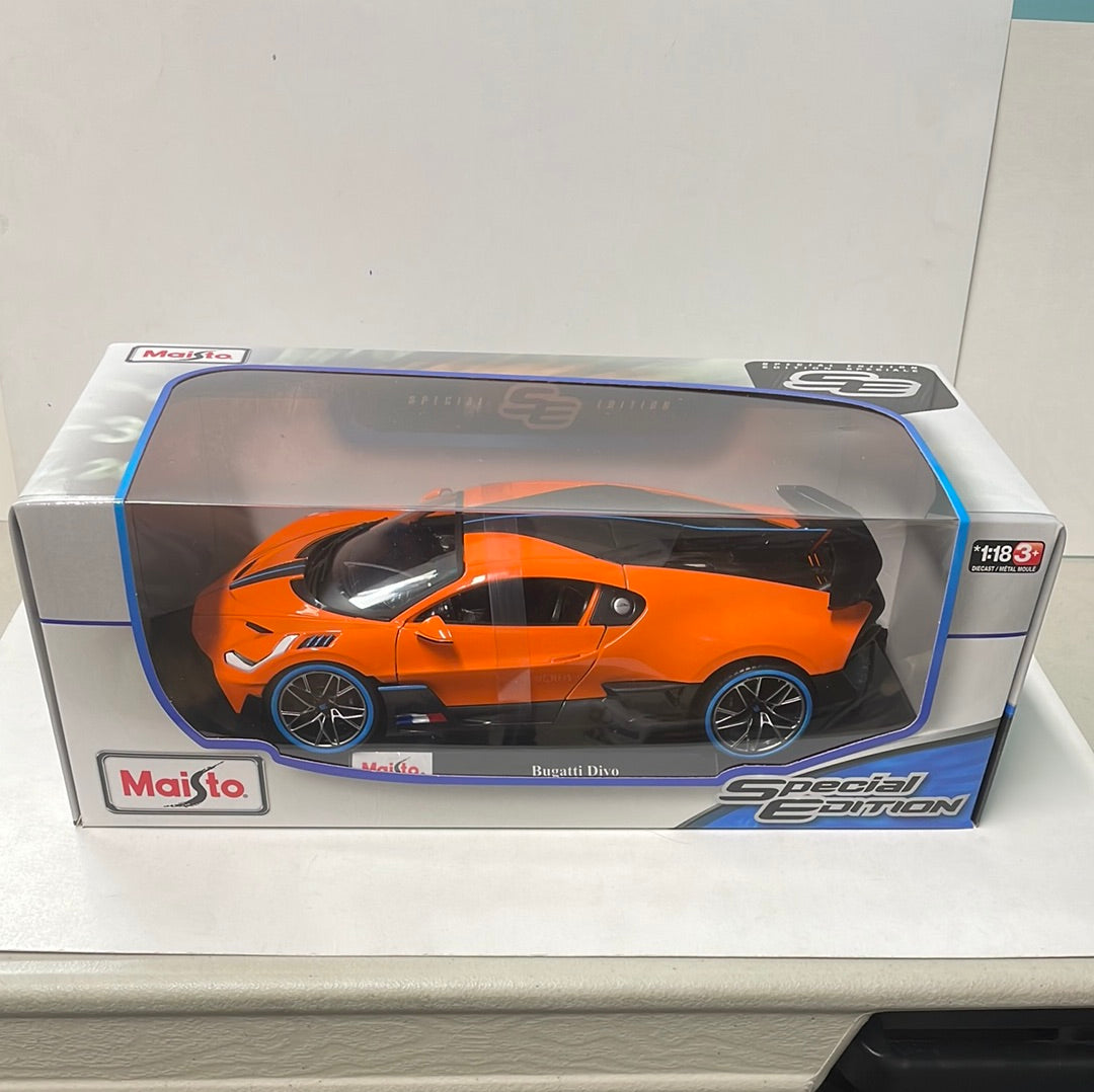 1/18 Maisto Bugatti Divo Orange & Black