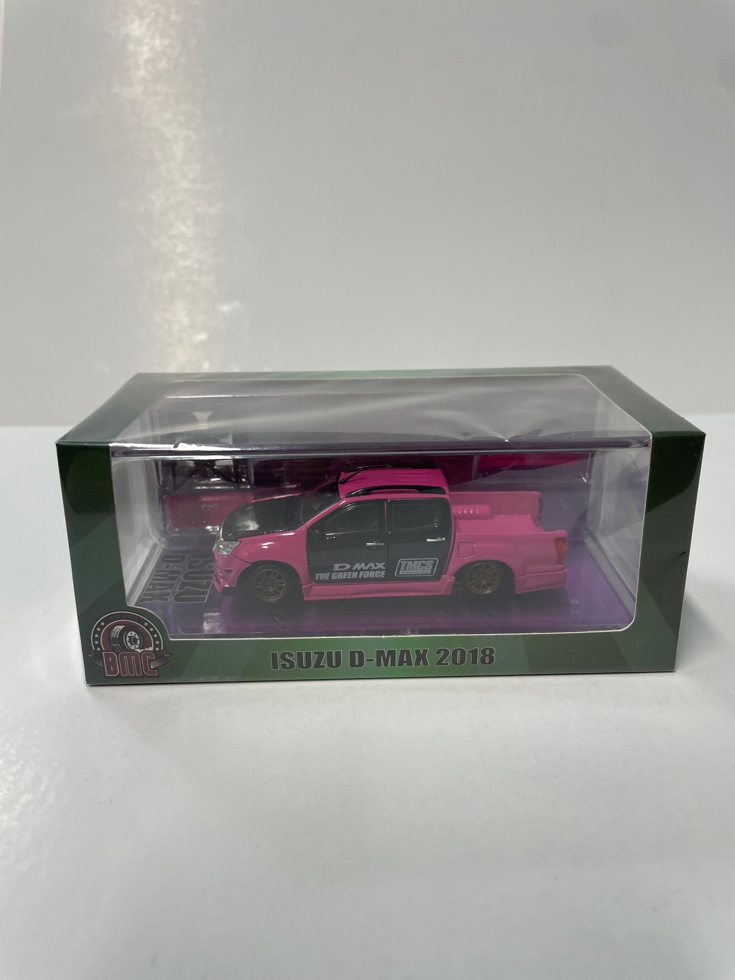 BM Creations 1/64 Malaysia Dinner Exclusive Isuzu D-Max 2018 Low Rider Pink (TMCS2025)