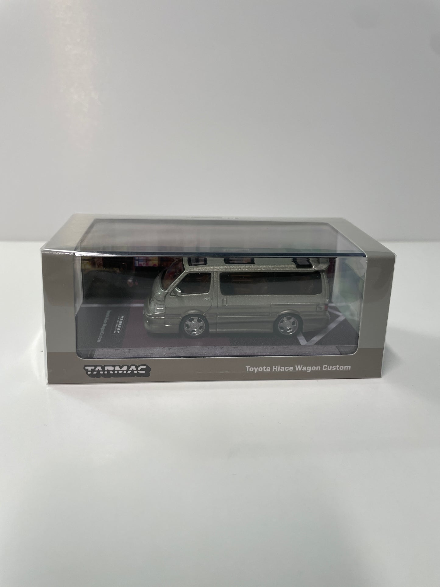 Tarmac Works 1/64 Toyota Hiace Wagon Custom Silver - ROAD64 - T64R-078-BR