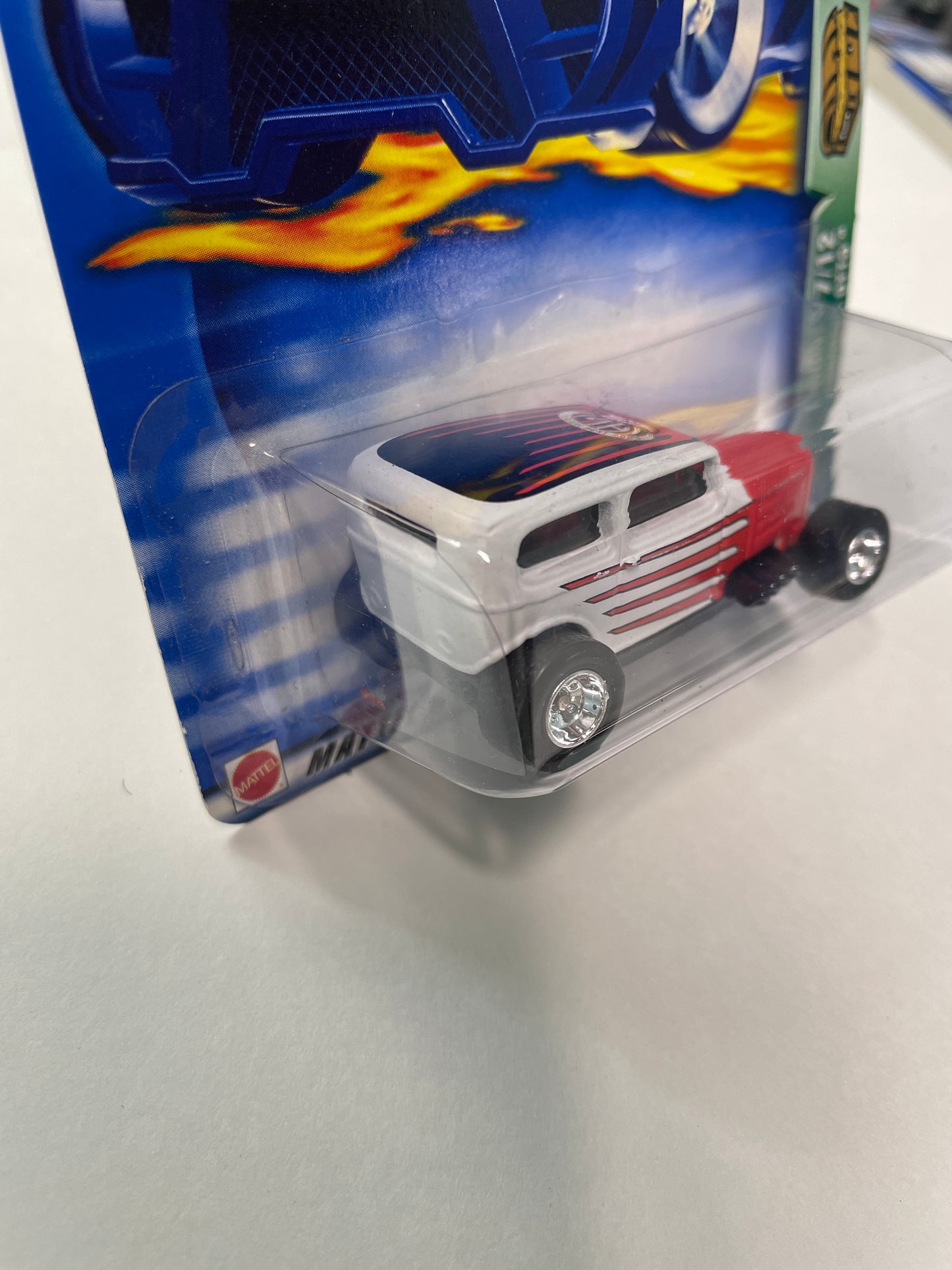 Hot Wheels 1/64 Treasure Hunt Midnight Otto White & Red