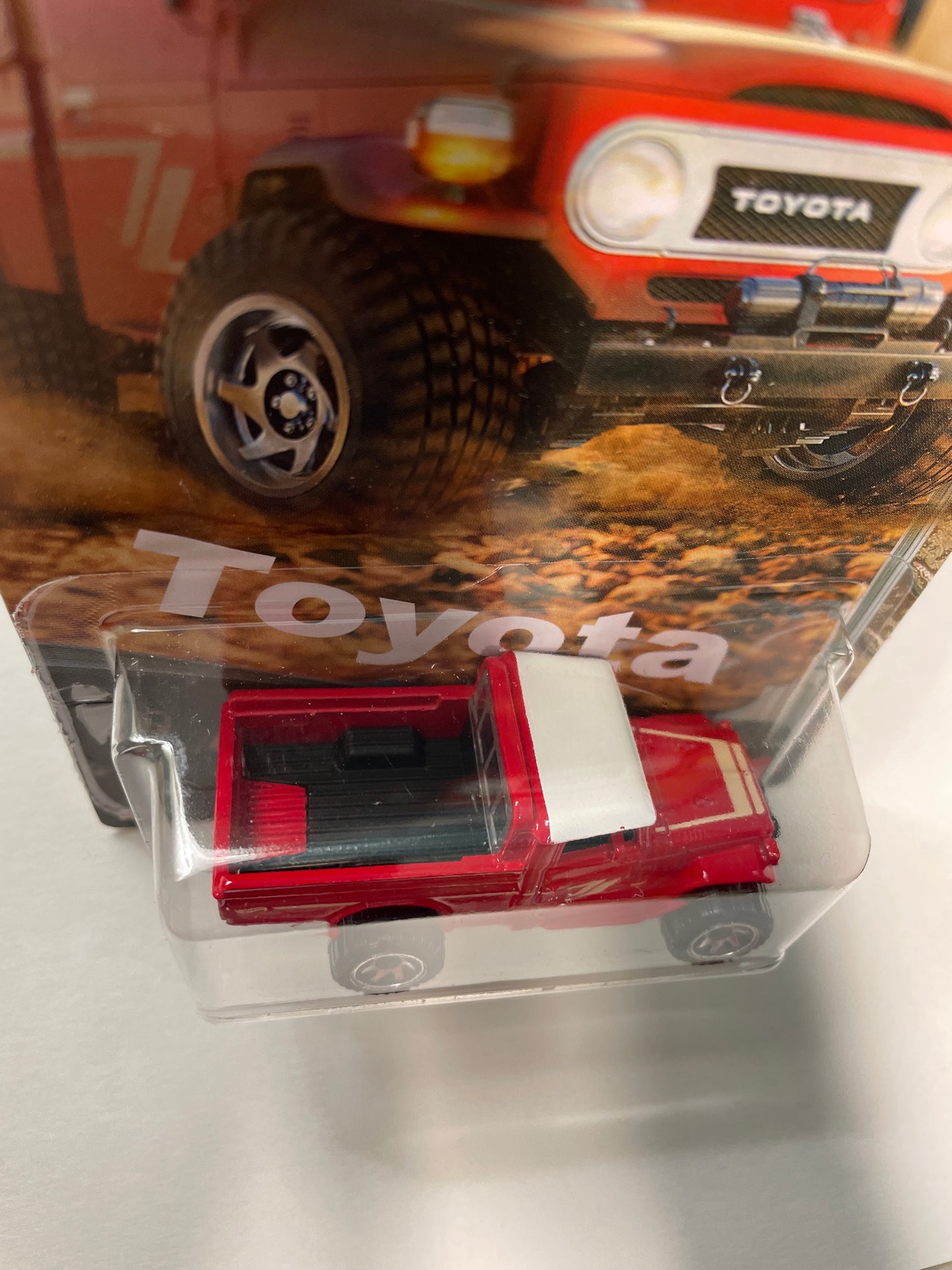 Hot Wheels 1/64 Toyota Silver Series Toyota Land Cruiser Red - JCB73 - Damaged Box