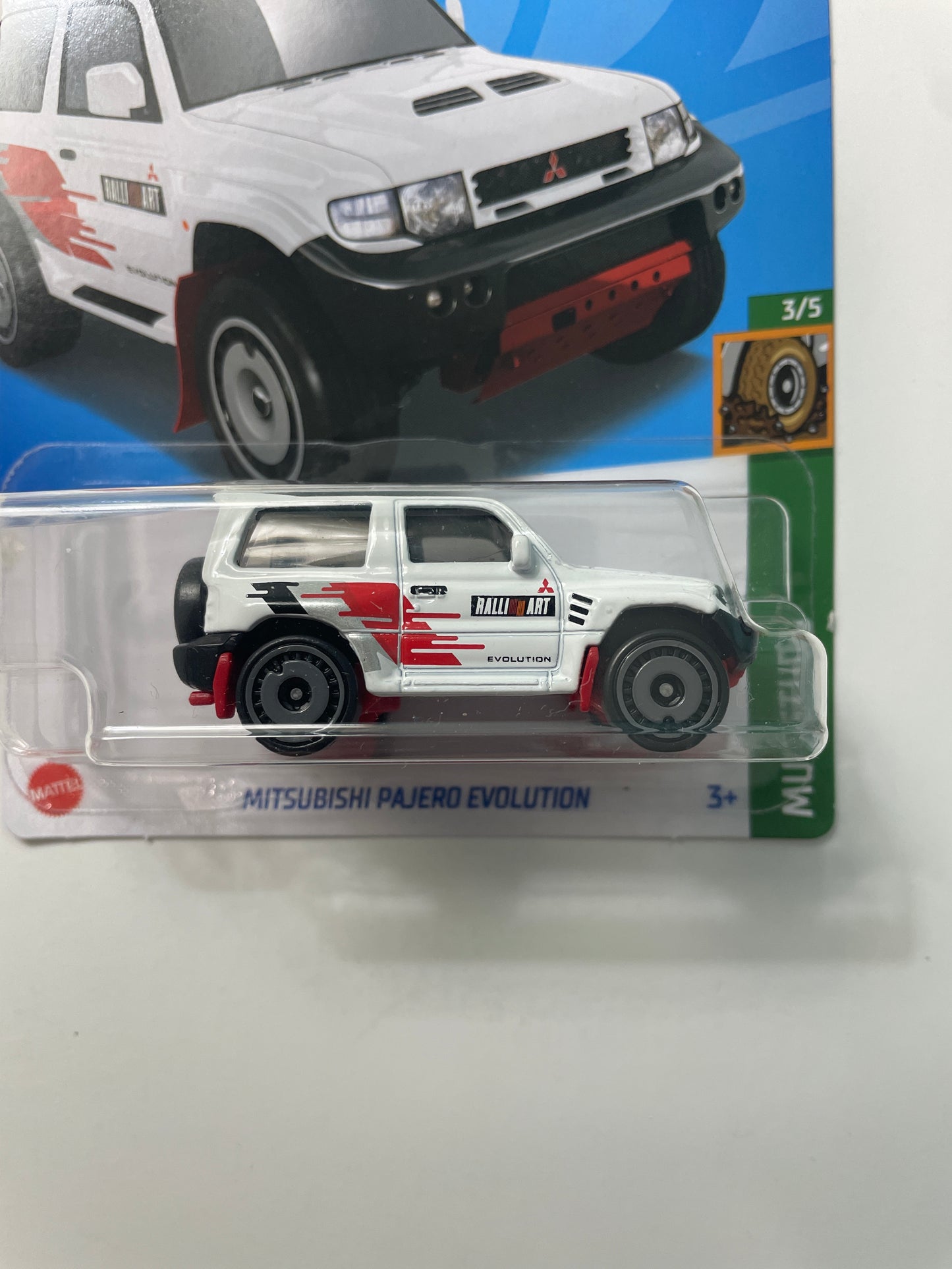 Hot Wheels 1/64 Mitsubishi Pajero Evolution White