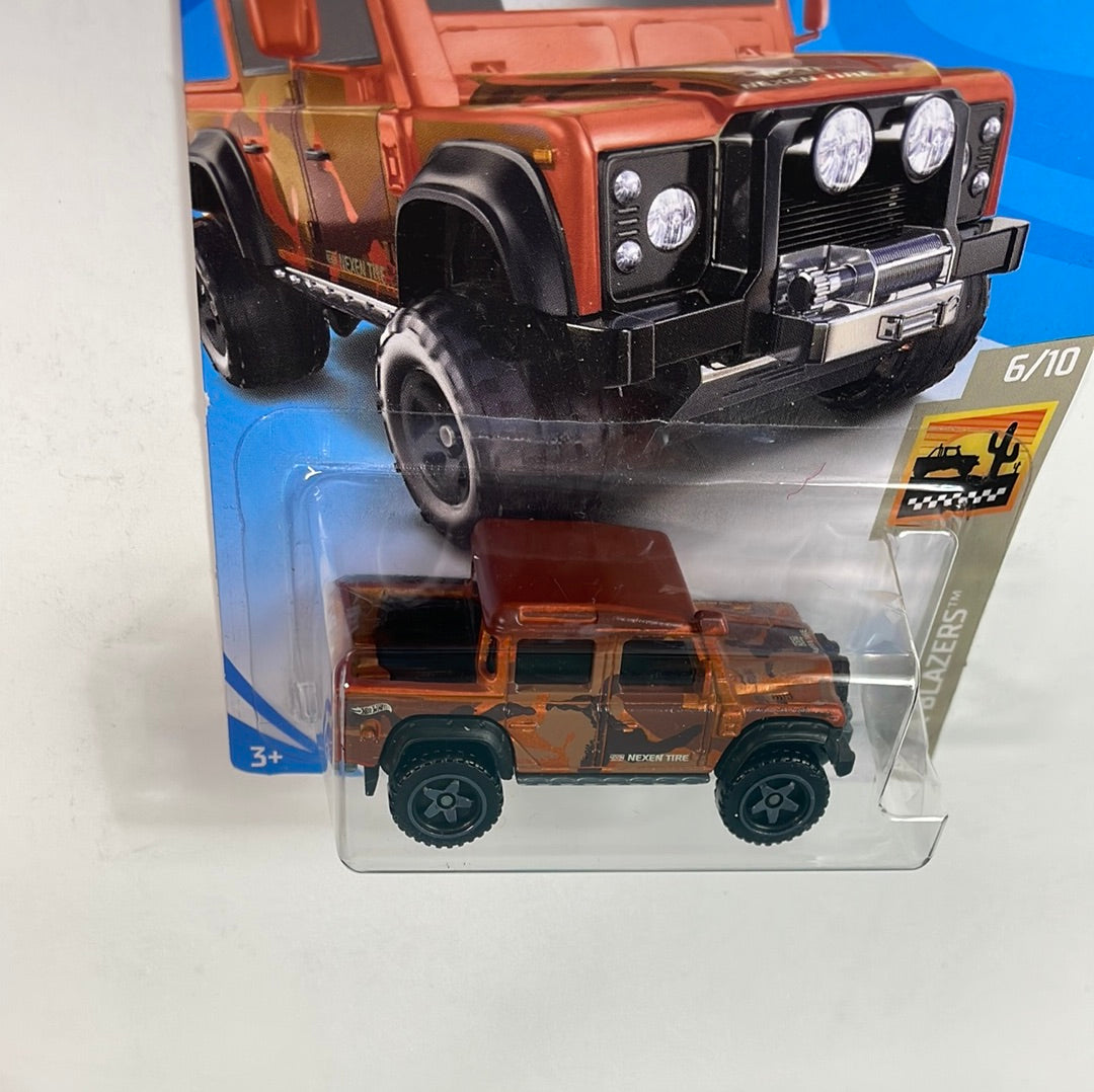 Hot Wheels 1/64 '15 Land Rover Defender Double Cab Orange - Damaged Ca –  Flipn Diecast