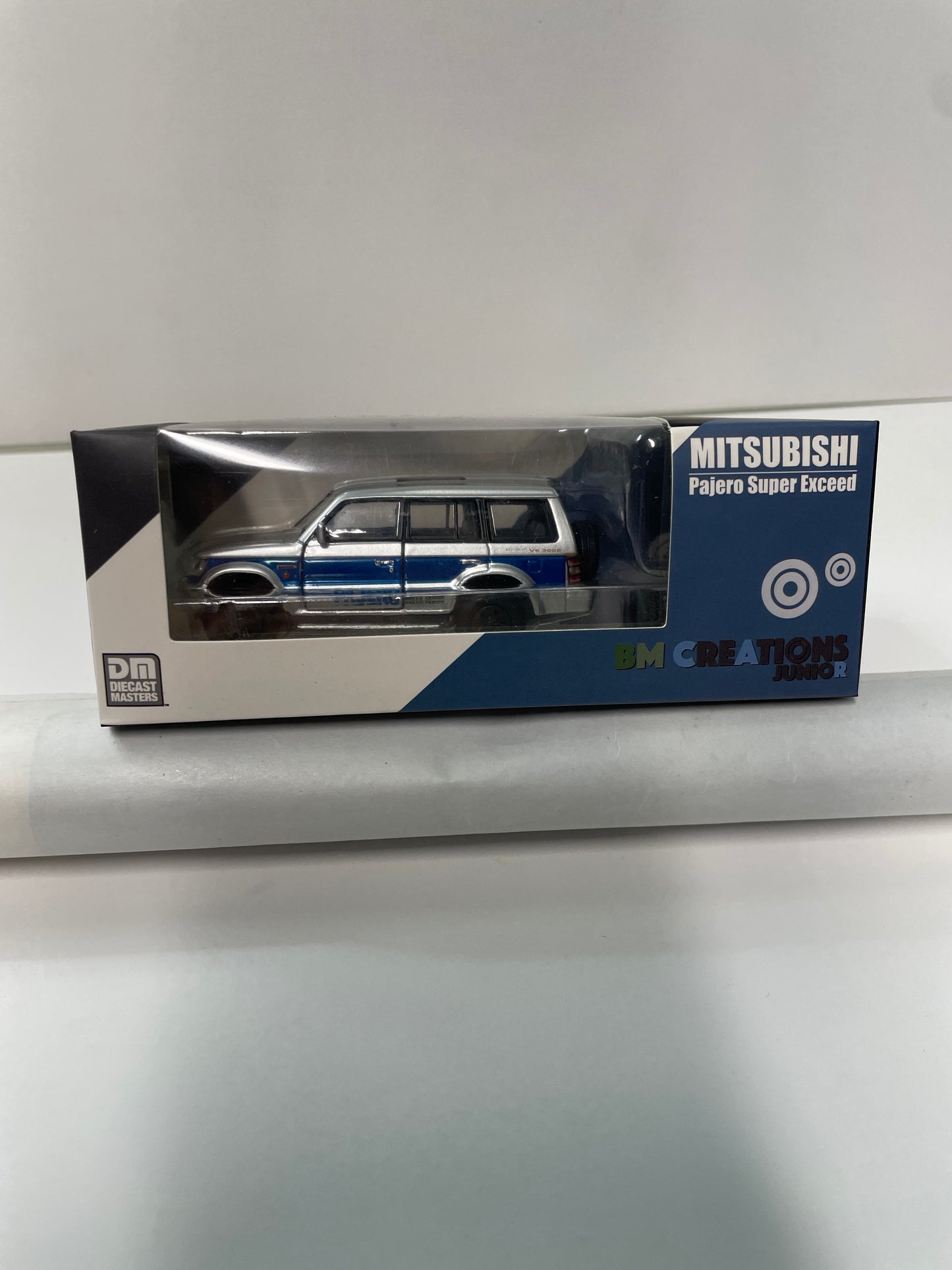 BM Creations 1/64 Mitsubishi Pajero Super Exceed Silver & Blue