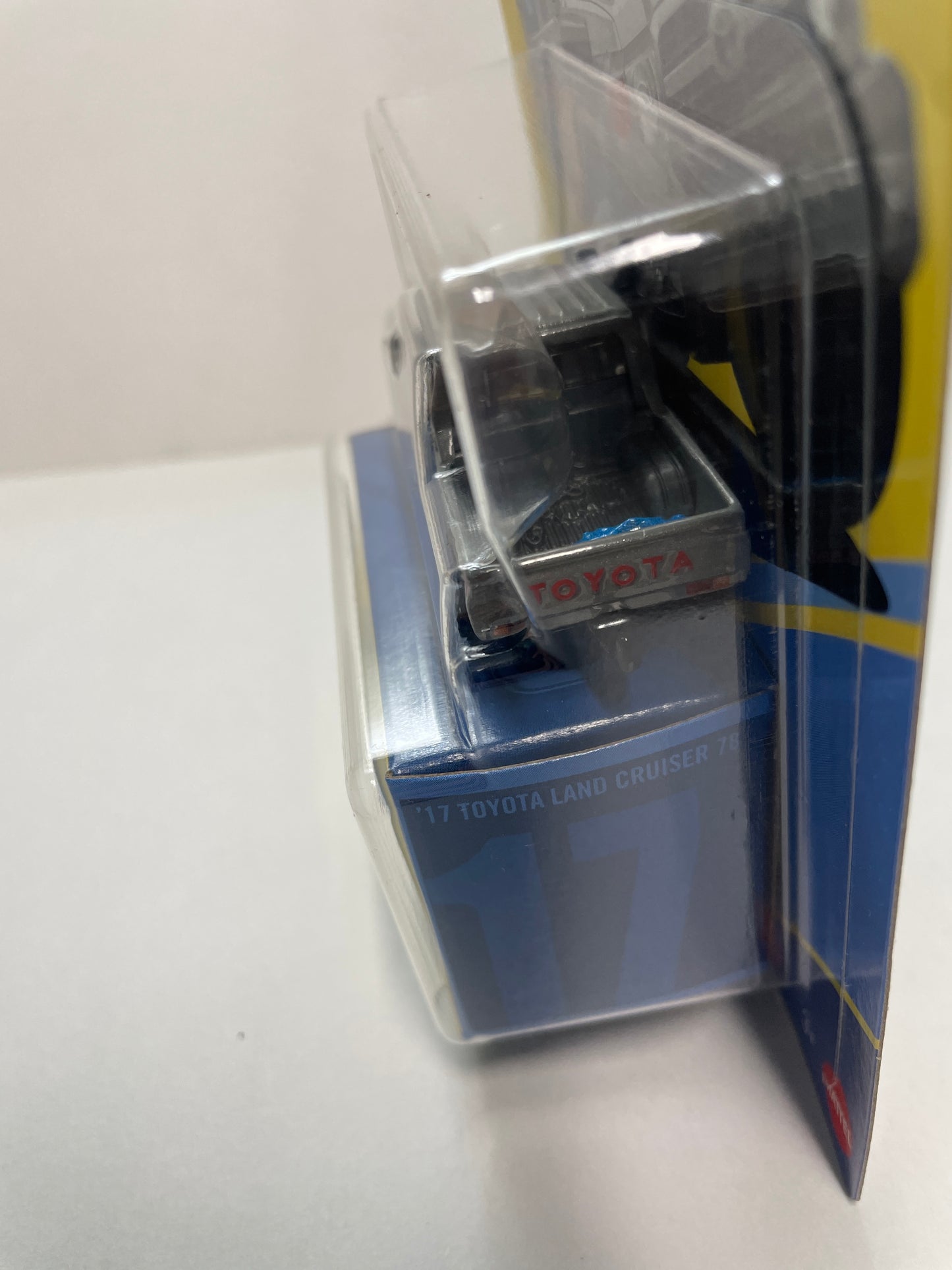Matchbox Collectors 1/64 '17 Toyota Land Cruiser 78 Grey - JJW10