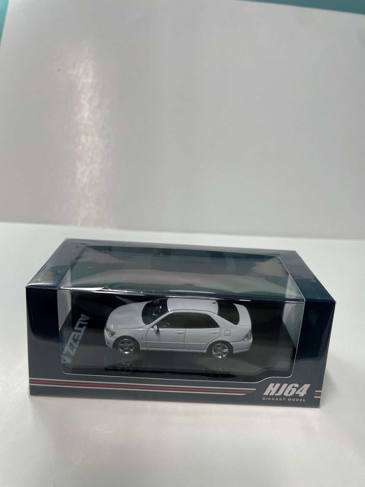 Hobby Japan 1/64 Toyota Altezza RS200 (E10) 1998 Super White II - HJ641080AW