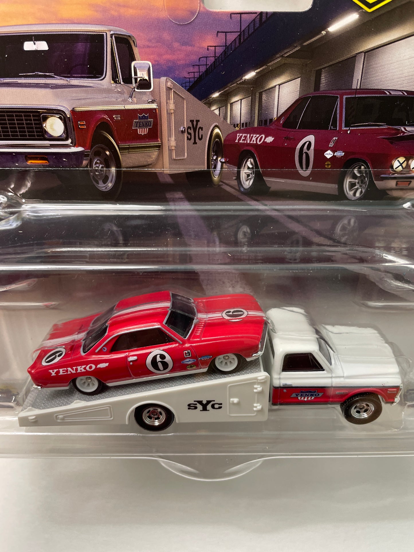 Hot Wheels 1/64 Car Culture Team Transport '66 Chevrolet Corvair Yenko Stinger & '72 Chevy Ramp Truck Camion a Rampe Red & White - JHX91 - Damaged Box